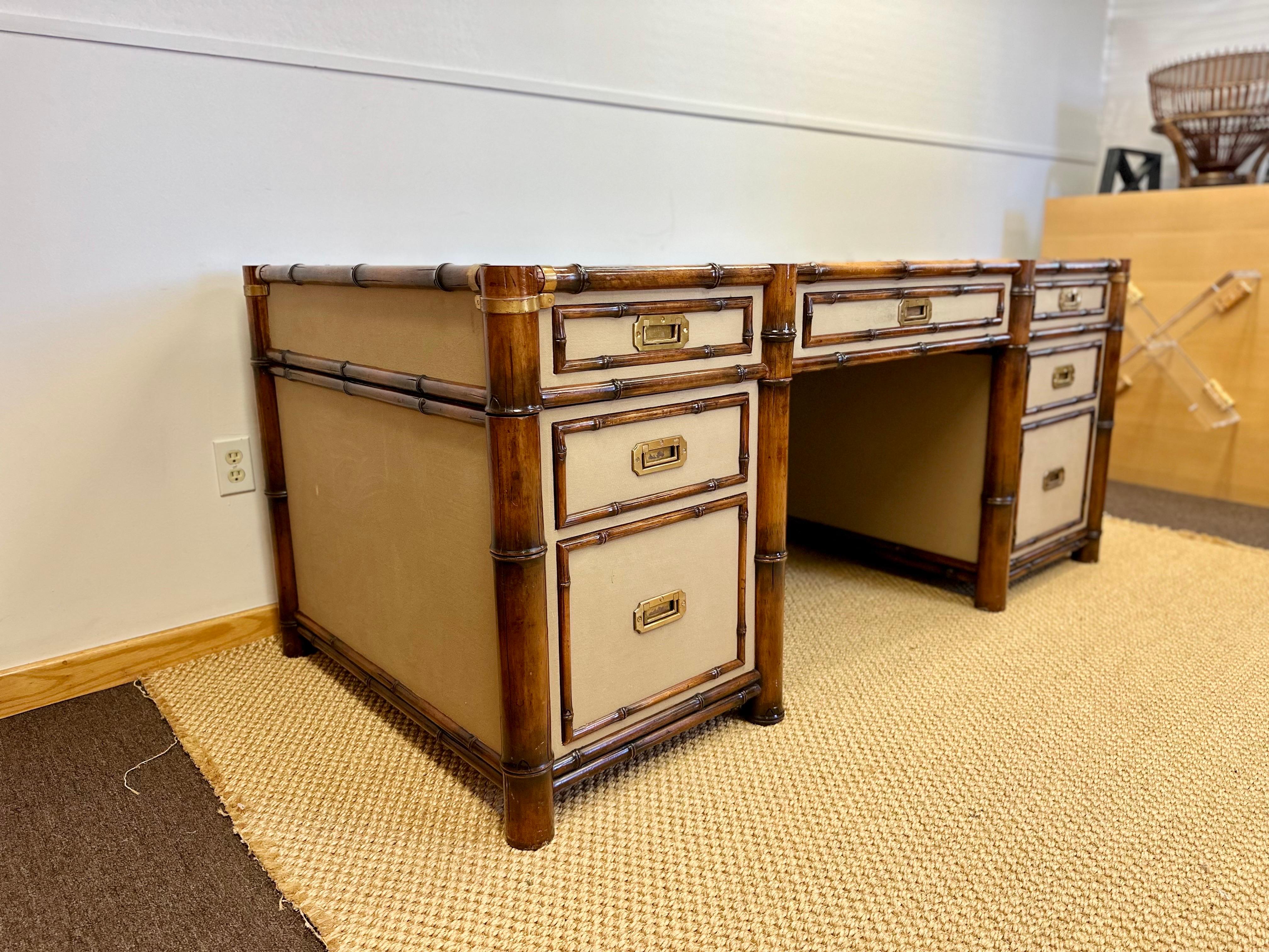 Fin du 20e siècle 1992 Rare bureau de campagne en toile et faux bambou de Ralph Lauren, en laiton en vente