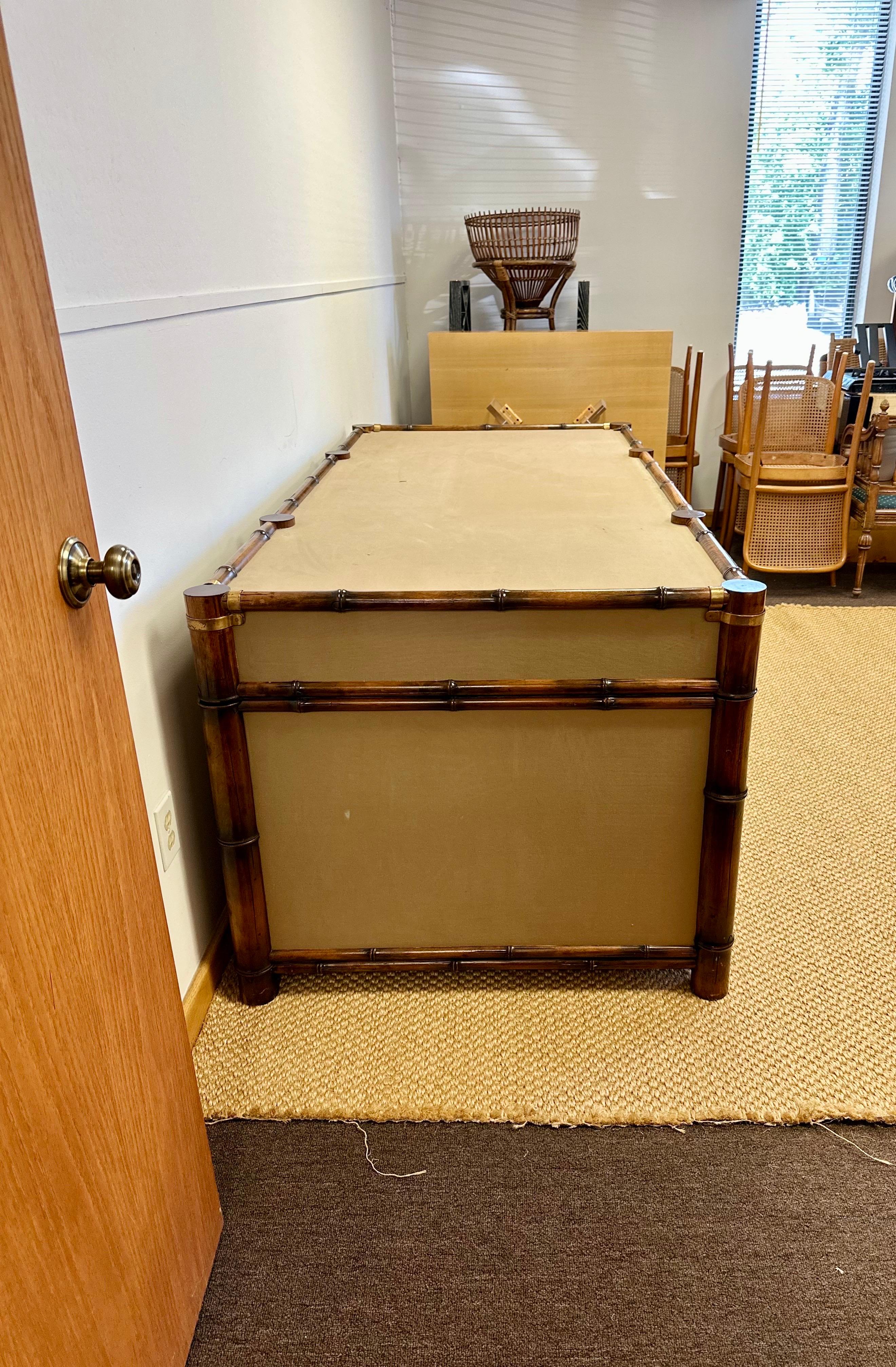 1992 Rare bureau de campagne en toile et faux bambou de Ralph Lauren, en laiton en vente 2