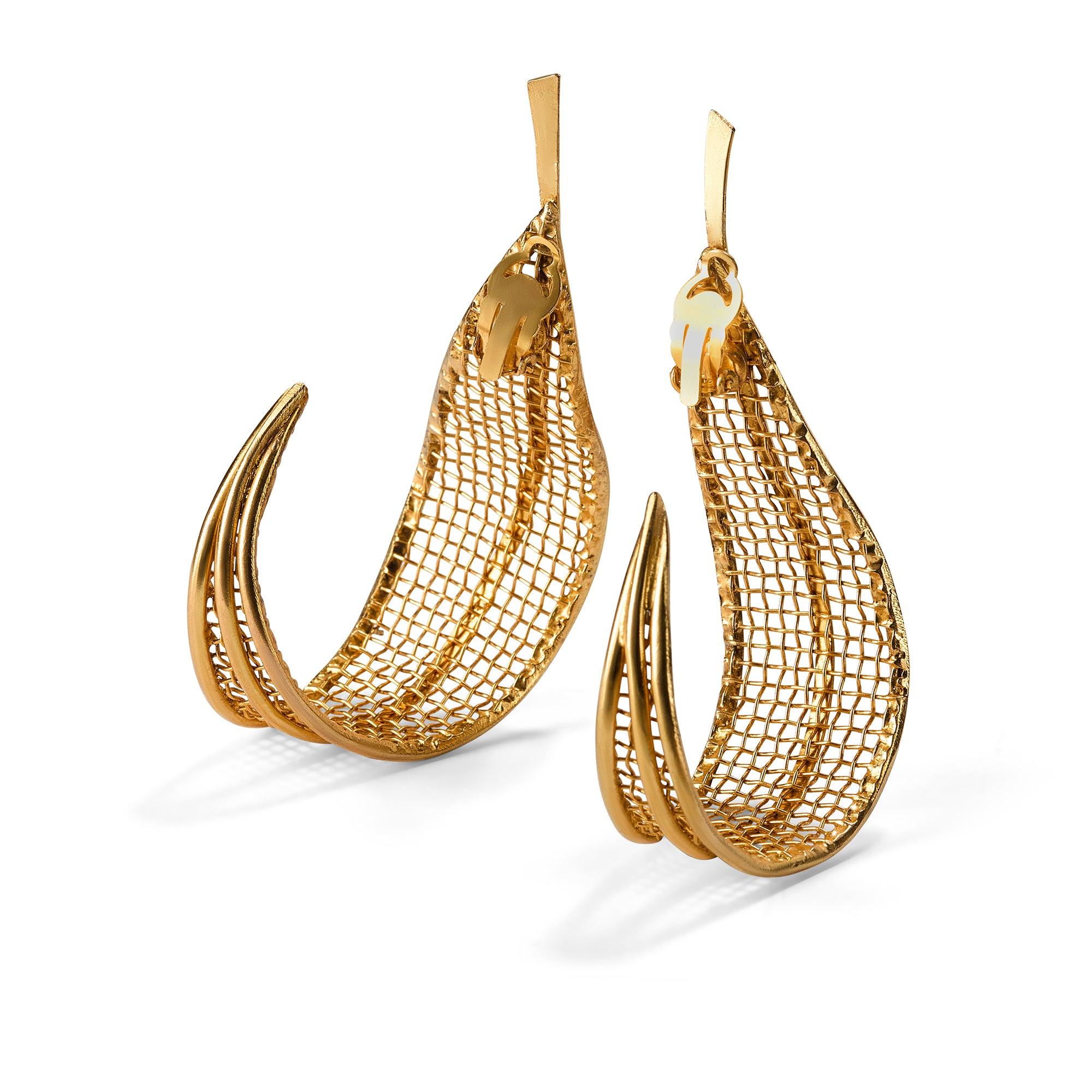 1992 Runway Guy Laroche Haute Couture Boucles d'oreilles exagérées en or Excellent état - En vente à London, GB