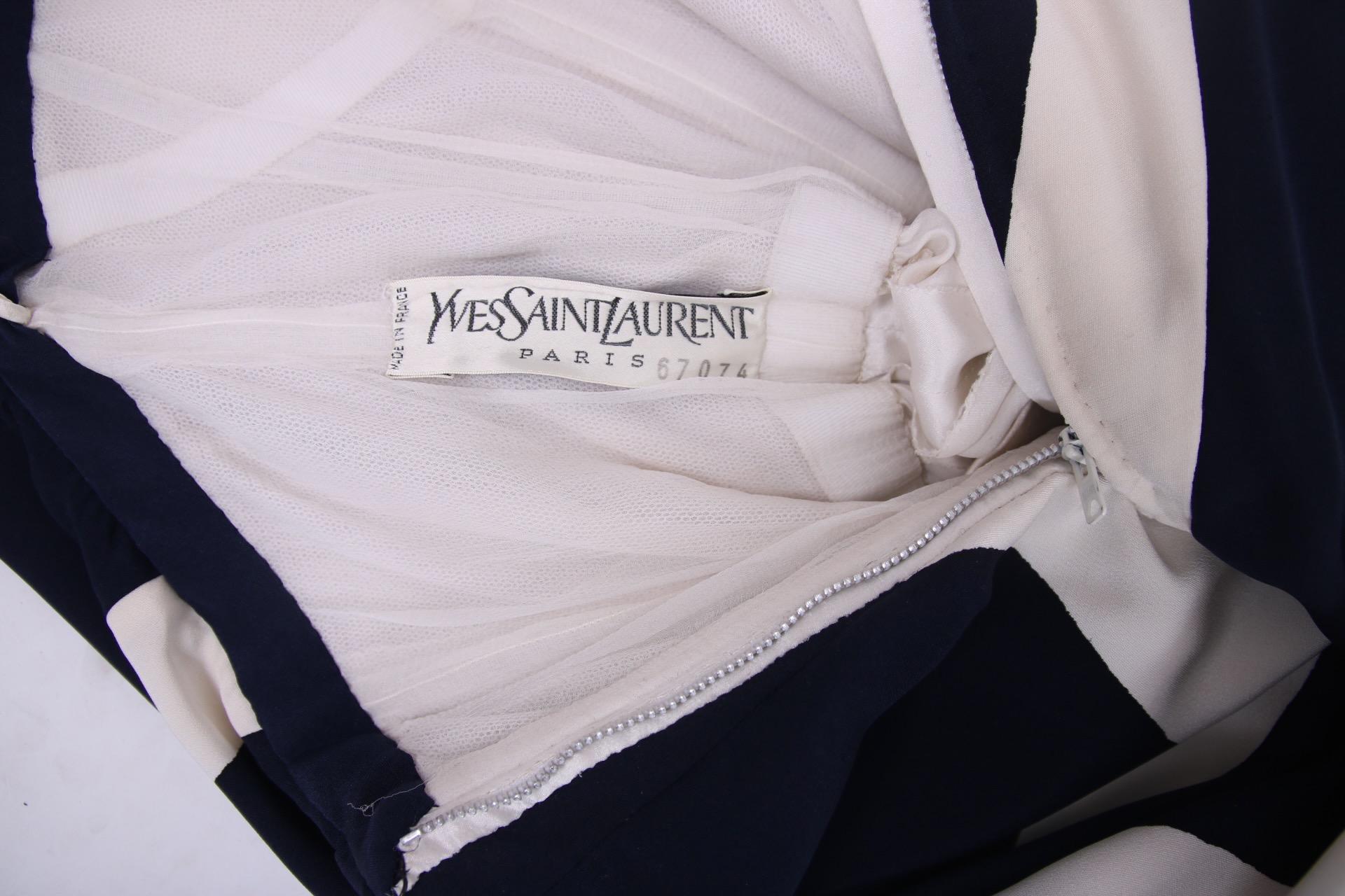 1992 F/S Yves Saint Laurent YSL Haute Couture Gestreiftes Seidenkleid Nr.67074 im Angebot 3