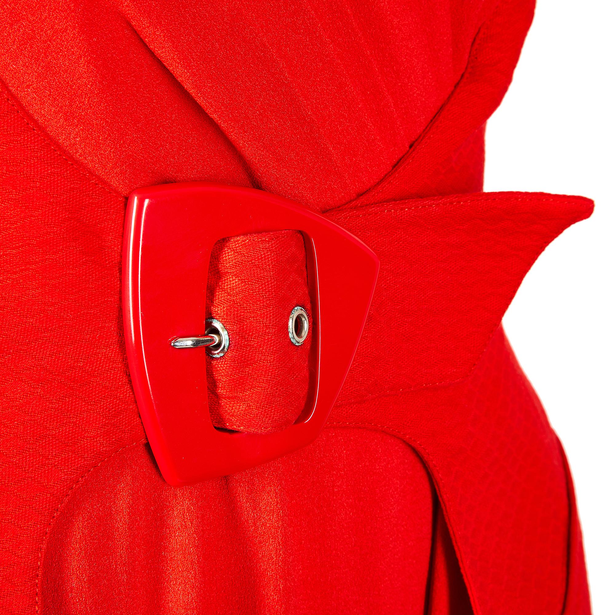 Robe rouge à col bénitier Thierry Mugler Couture, 1992 Pour femmes en vente