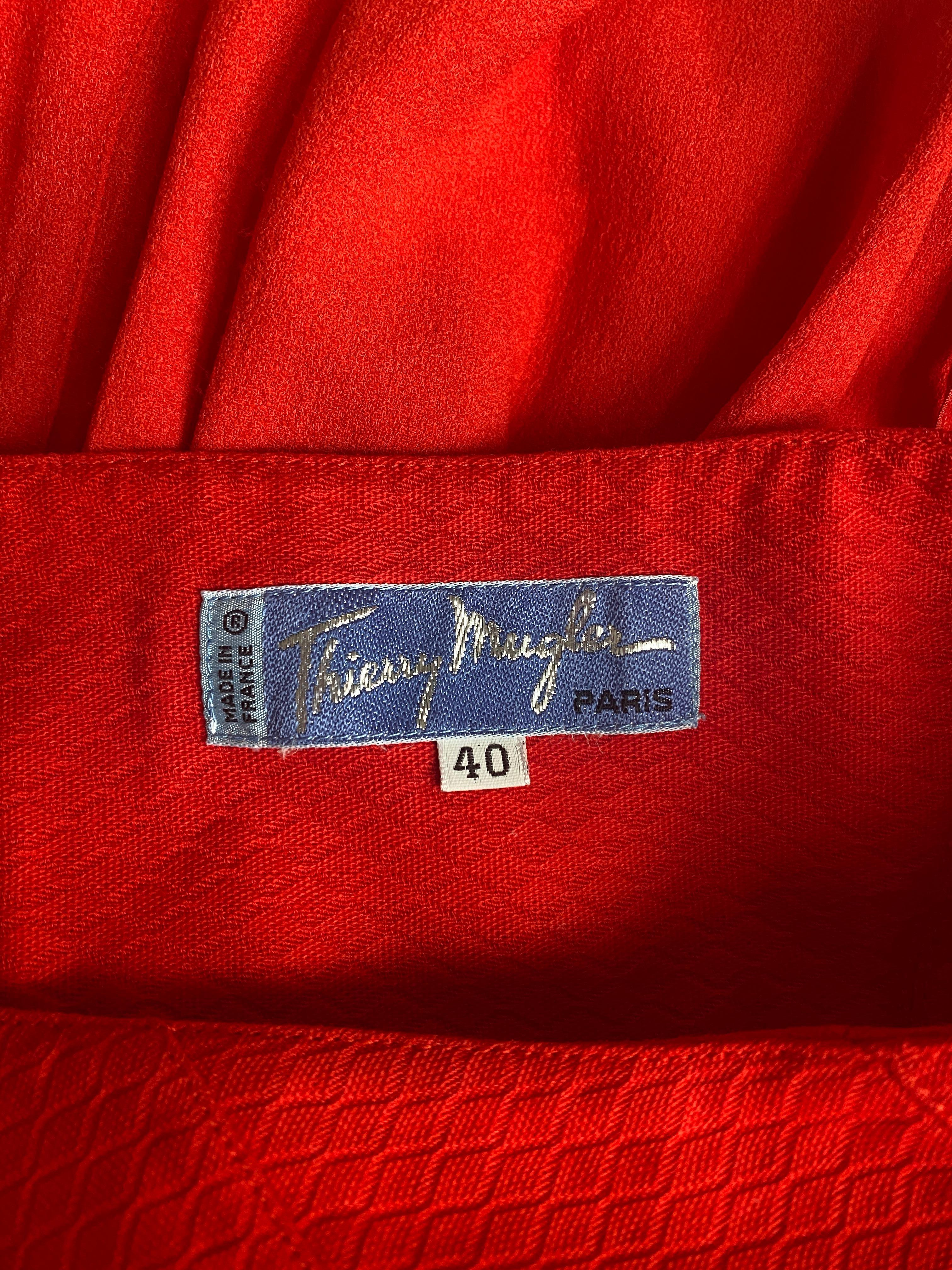 Robe rouge à col bénitier Thierry Mugler Couture, 1992 en vente 3