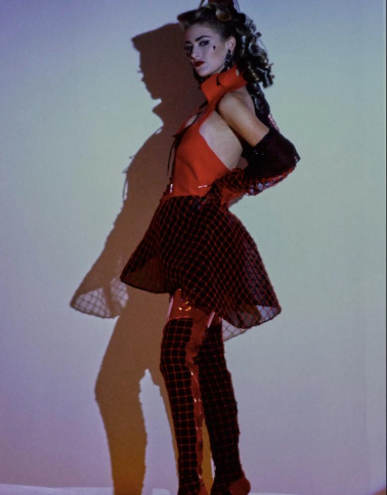 Robe rouge à col bénitier Thierry Mugler Couture, 1992 en vente 4