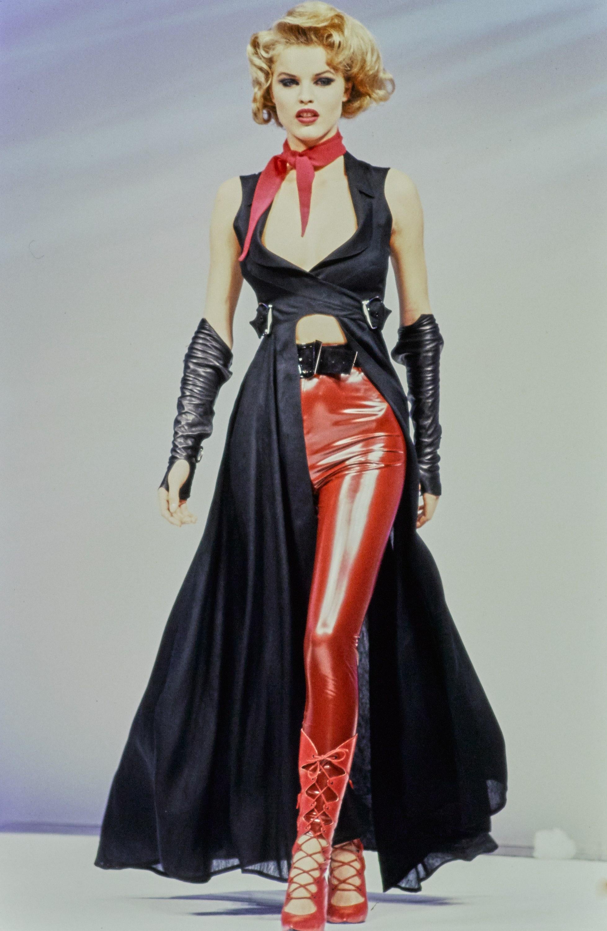 Robe rouge à col bénitier Thierry Mugler Couture, 1992 en vente 5