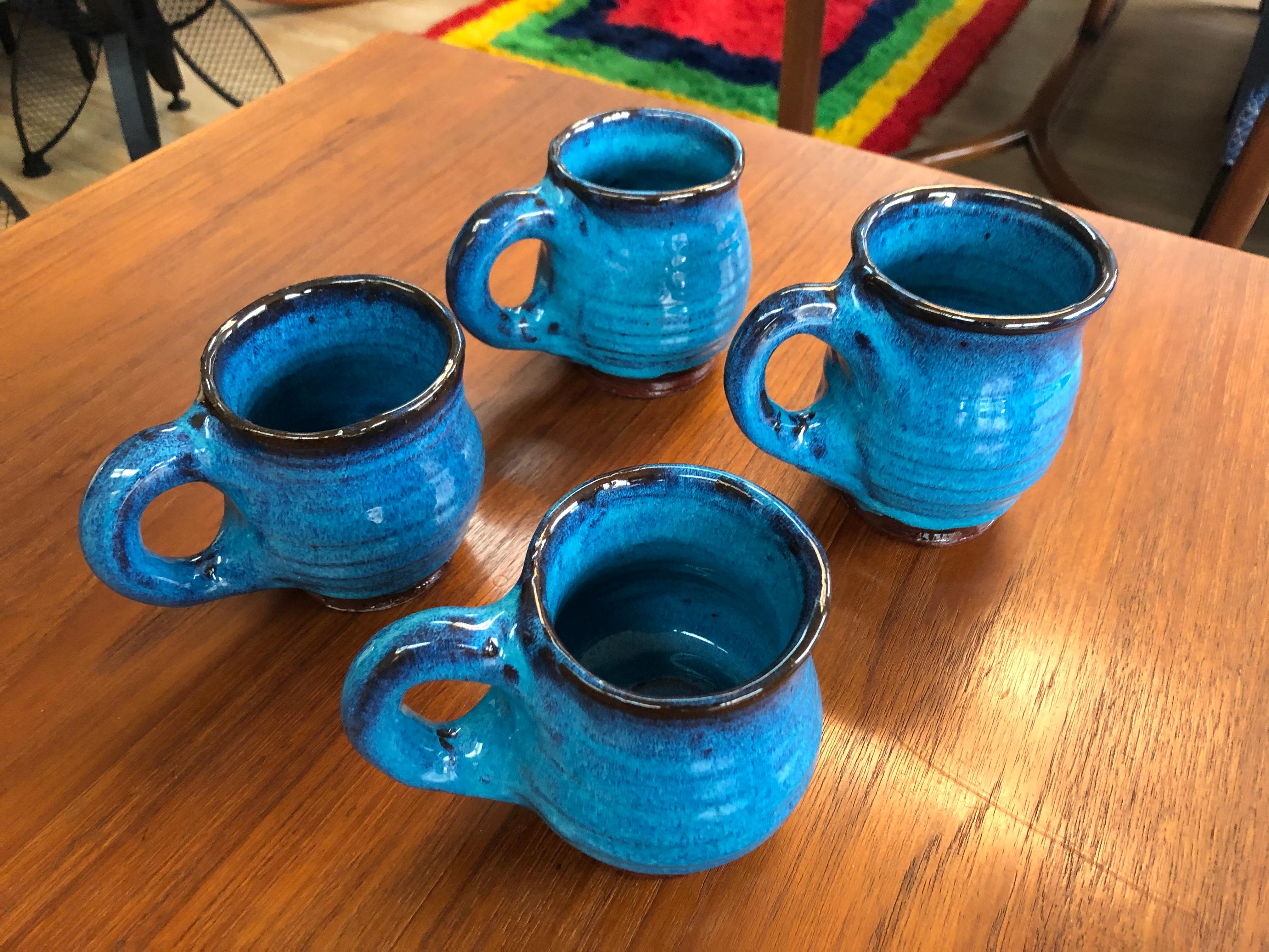 Designed by Harding Black, these vintage pottery mugs are in overall good condition. Harding Black is a well known San Antonio, Texas artist. Beautiful blue glaze. Sold individually. Shipping cost is per item.
1992, San Antonio,