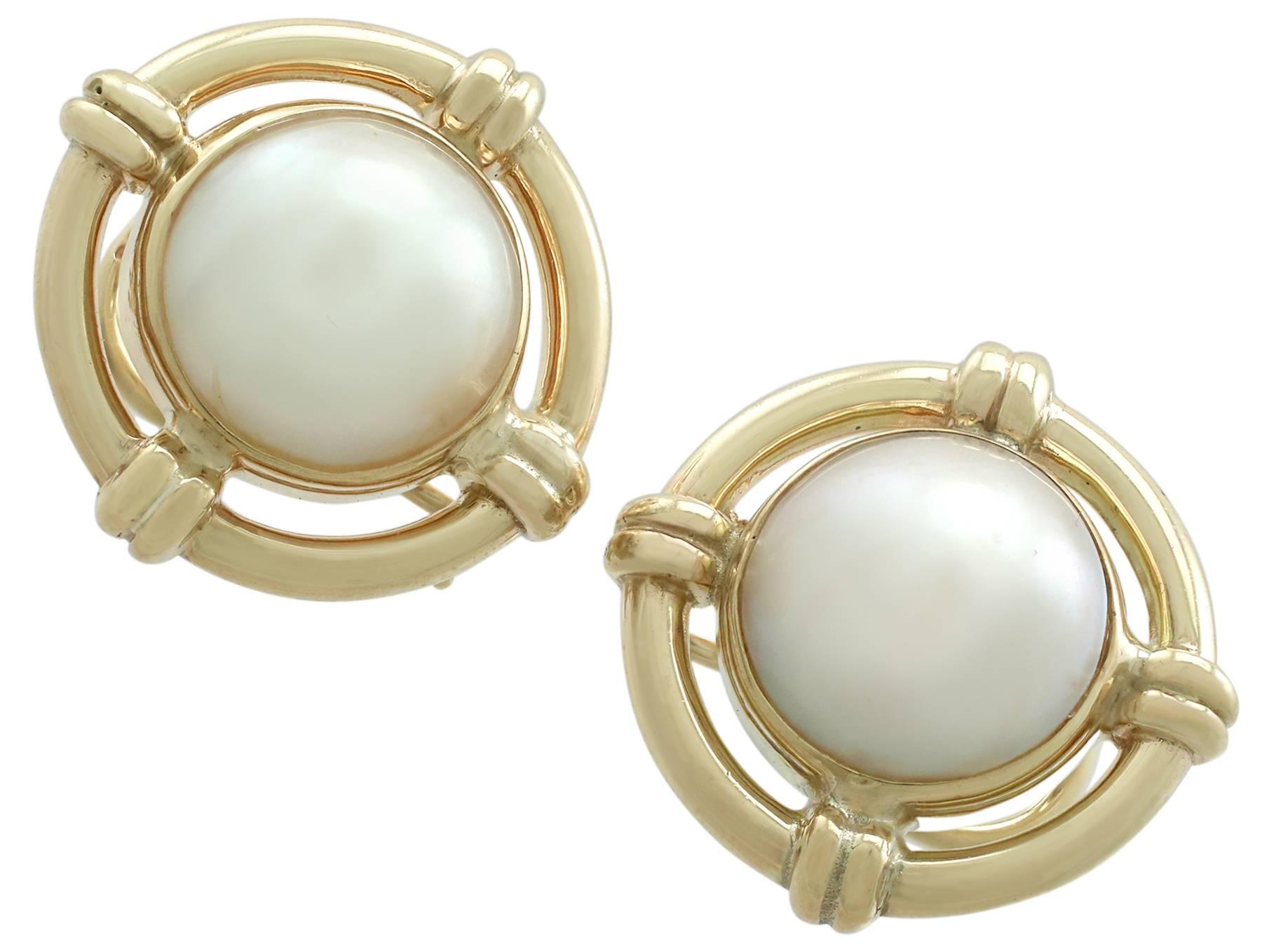 A fine and impressive pair of vintage mabe pearl and 9k yellow gold stud earrings; part of our diverse vintage jewellery and estate jewelry collections.

This fine and impressive mabe pearl earrings has been crafted in 9k yellow gold.

Each earring