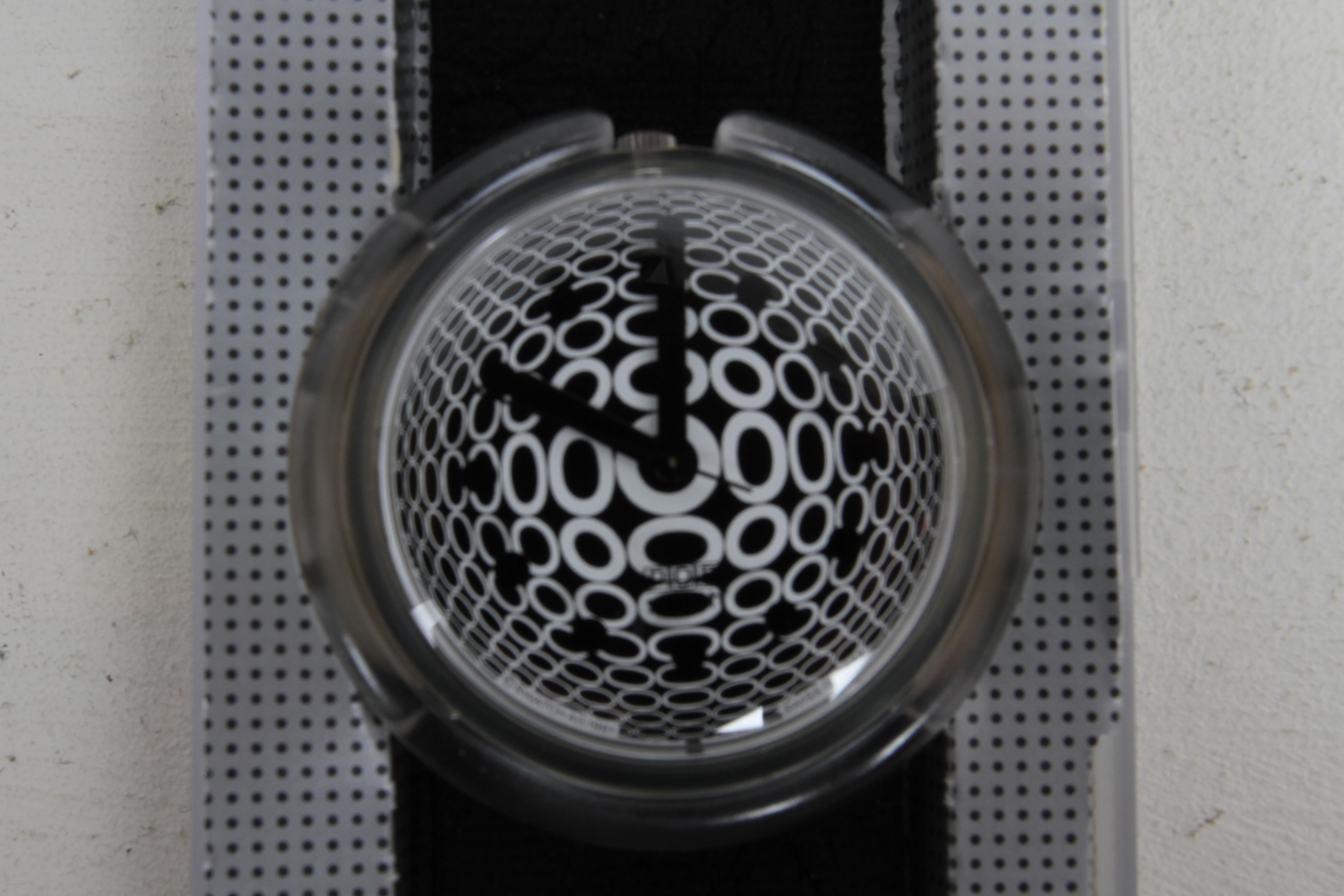 1992 Vintage POP Swatch Watch Special Dots - Op Art - Designed by Vasarely - NOS For Sale 4