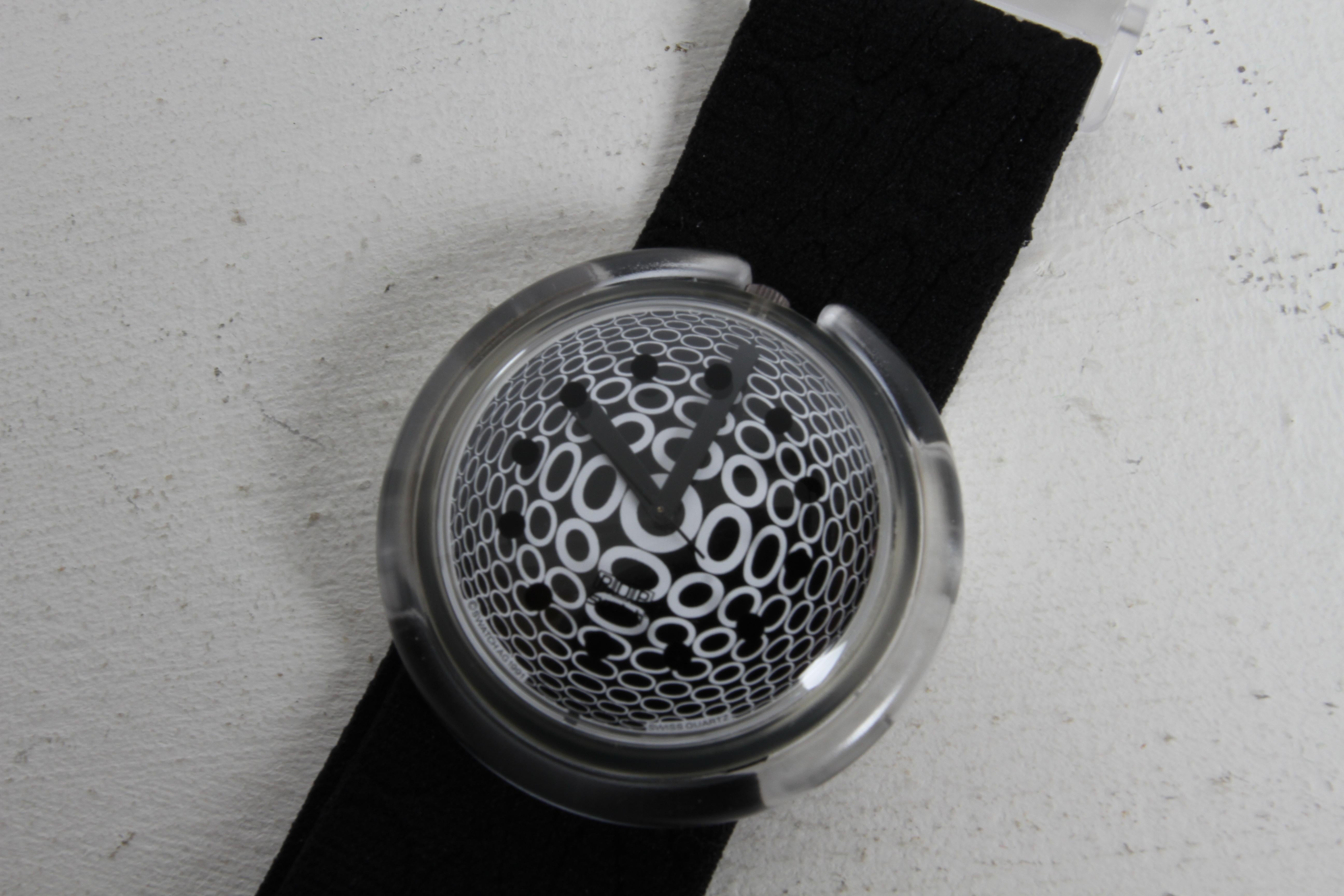 1992 Vintage POP Swatch Watch Special Dots - Op Art - Designed by Vasarely - NOS For Sale 6