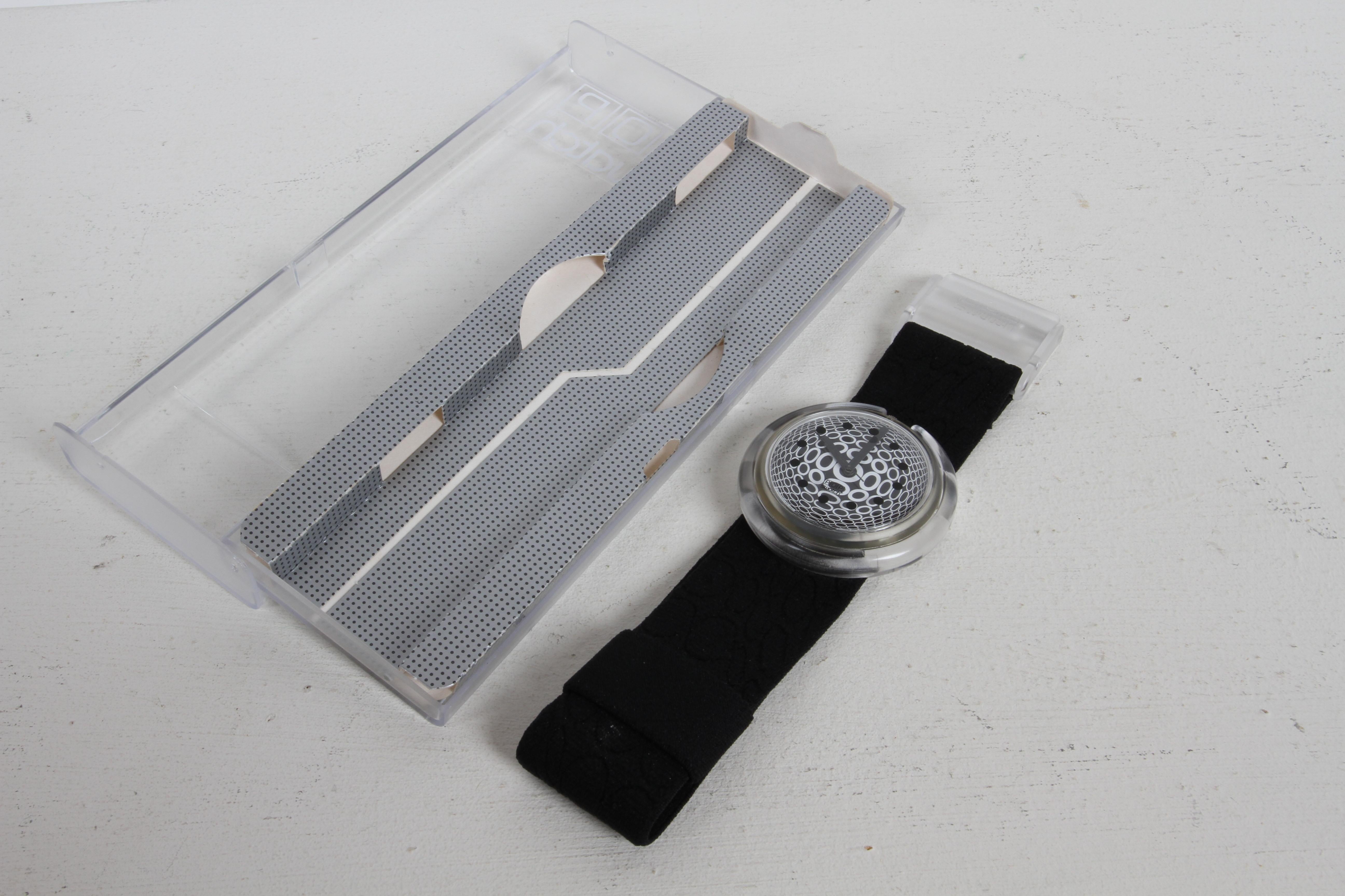 1992 Vintage POP Swatch Watch Special Dots - Op Art - Designed by Vasarely - NOS For Sale 10