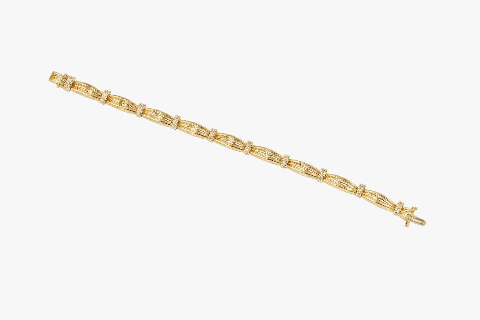 1992 Pulsera vintage Tiffany & Co. de oro amarillo de 18 quilates con la firma del diamante Corte redondo en venta