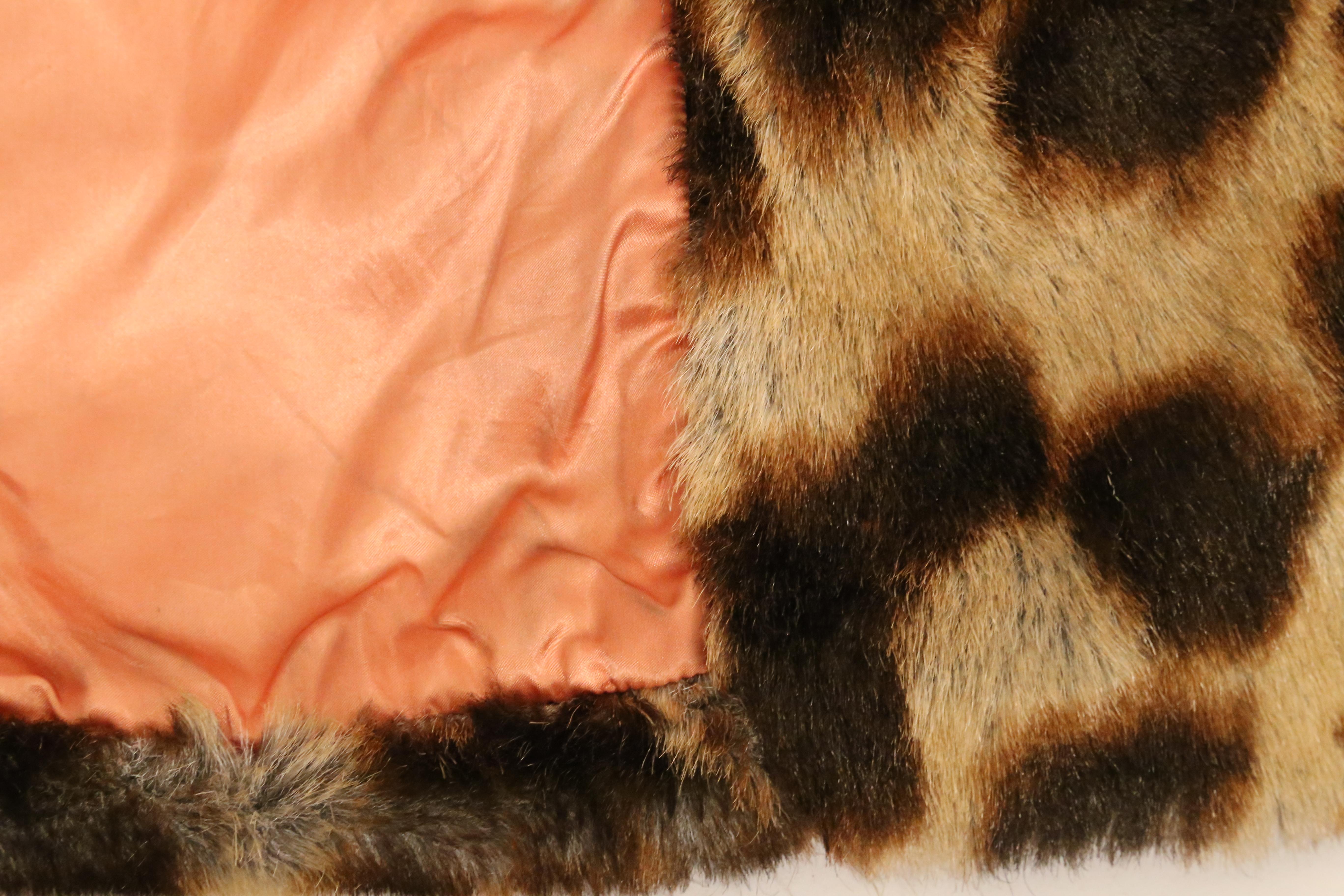 1992 Vivienne Westwood, cappotto in pelliccia di leopardo con bottoni trasparenti a forma di sfera in vendita 10