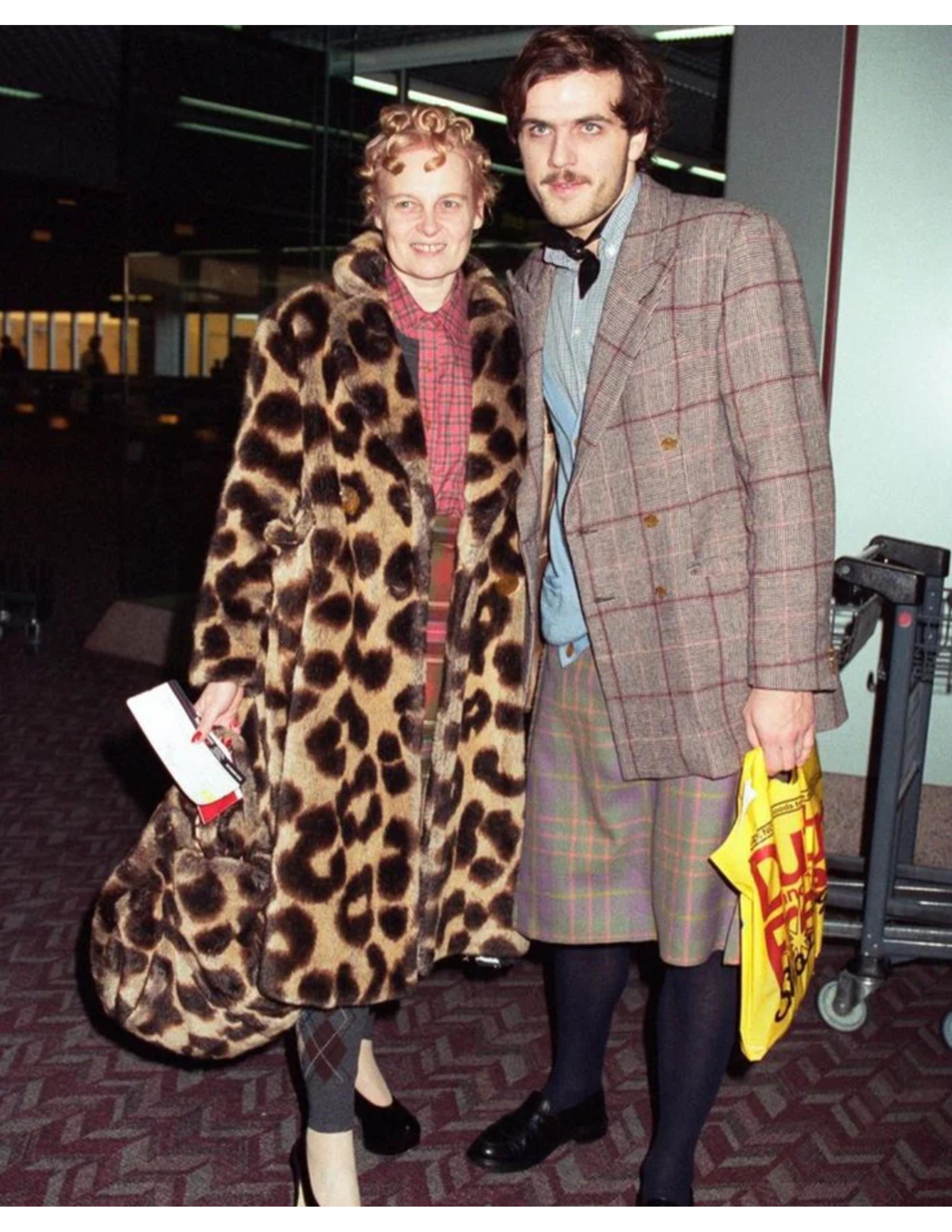 1992 Vivienne Westwood, cappotto in pelliccia di leopardo con bottoni trasparenti a forma di sfera in vendita 12