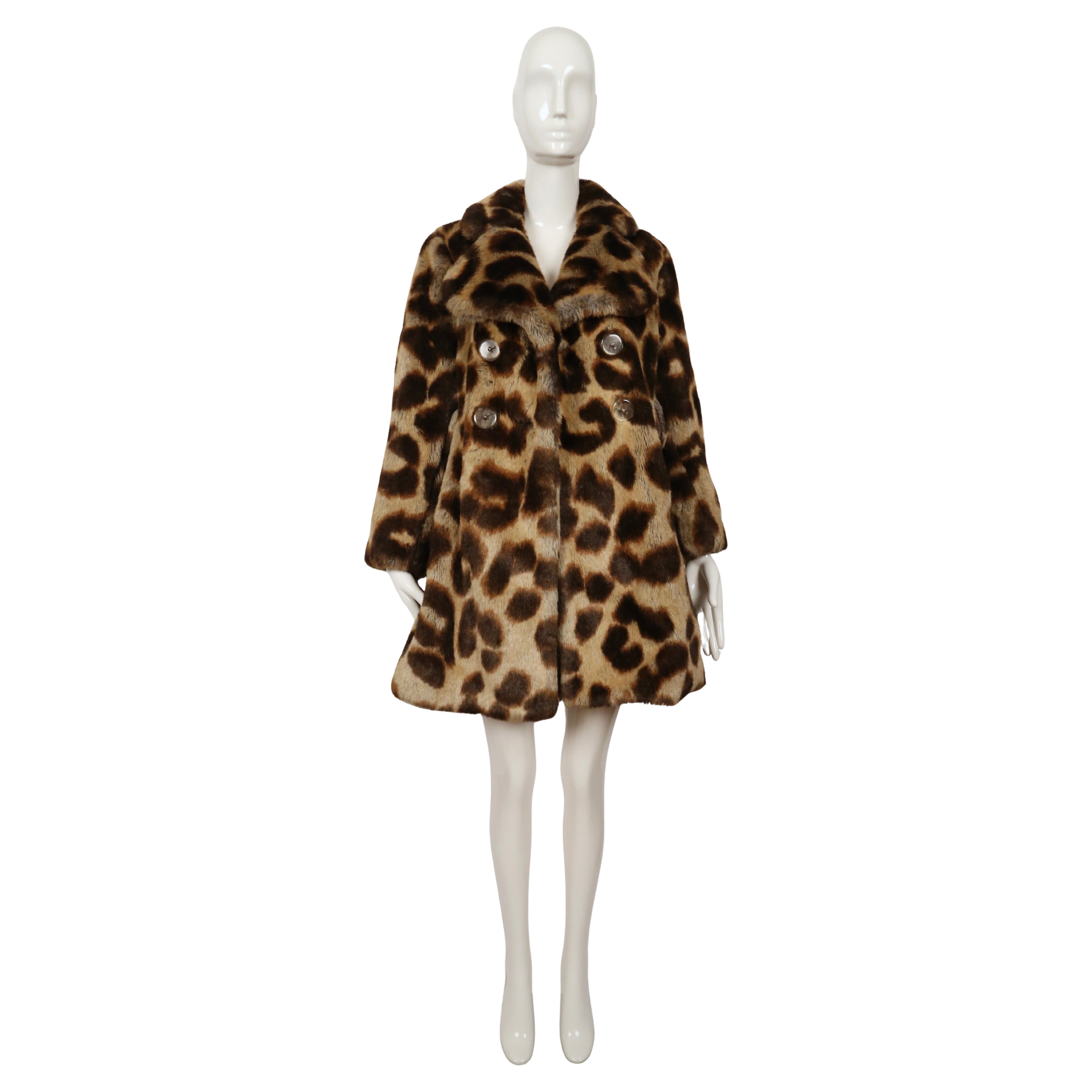 1992 Vivienne Westwood, cappotto in pelliccia di leopardo con bottoni trasparenti a forma di sfera In condizioni buone in vendita a San Fransisco, CA