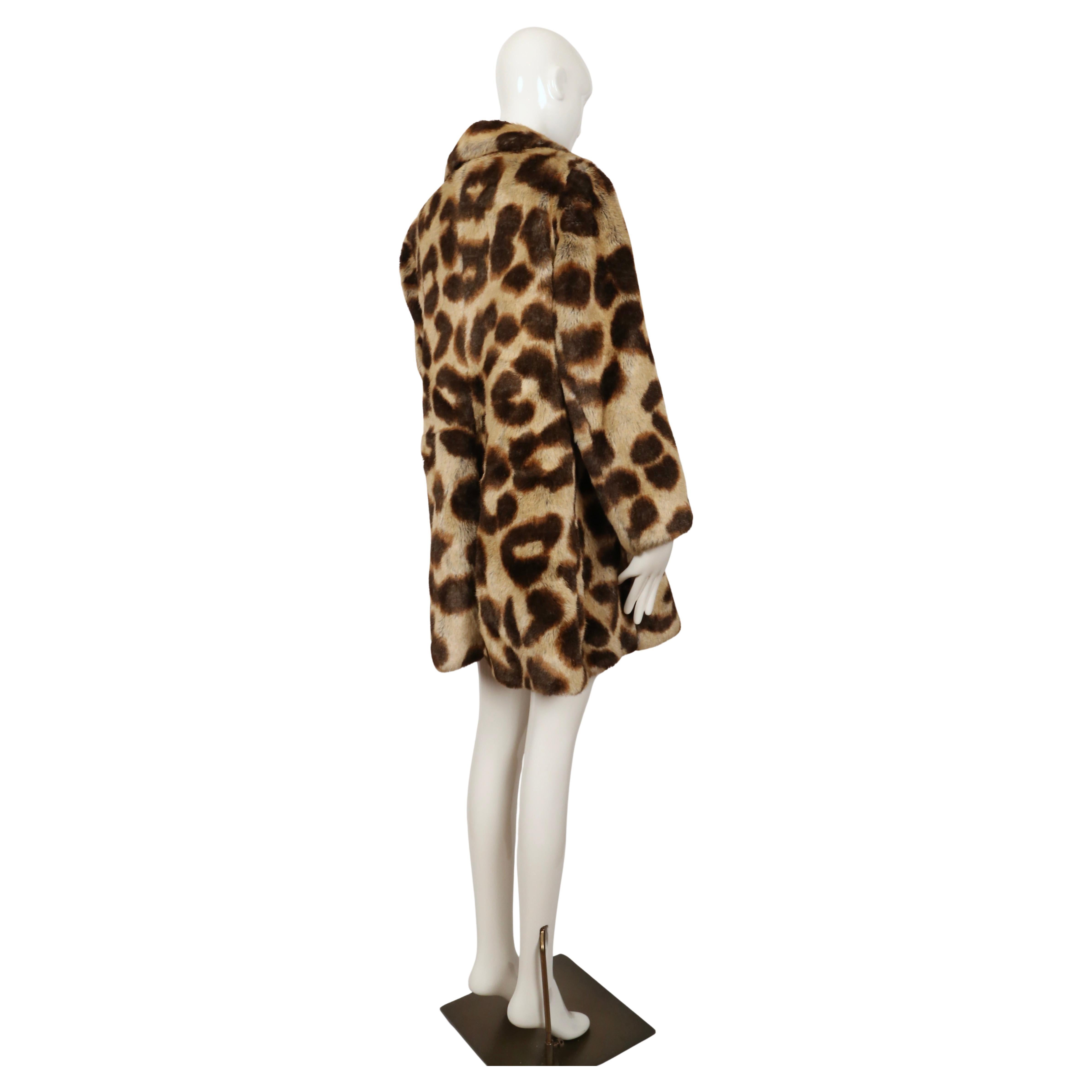 1992 Vivienne Westwood, cappotto in pelliccia di leopardo con bottoni trasparenti a forma di sfera in vendita 2