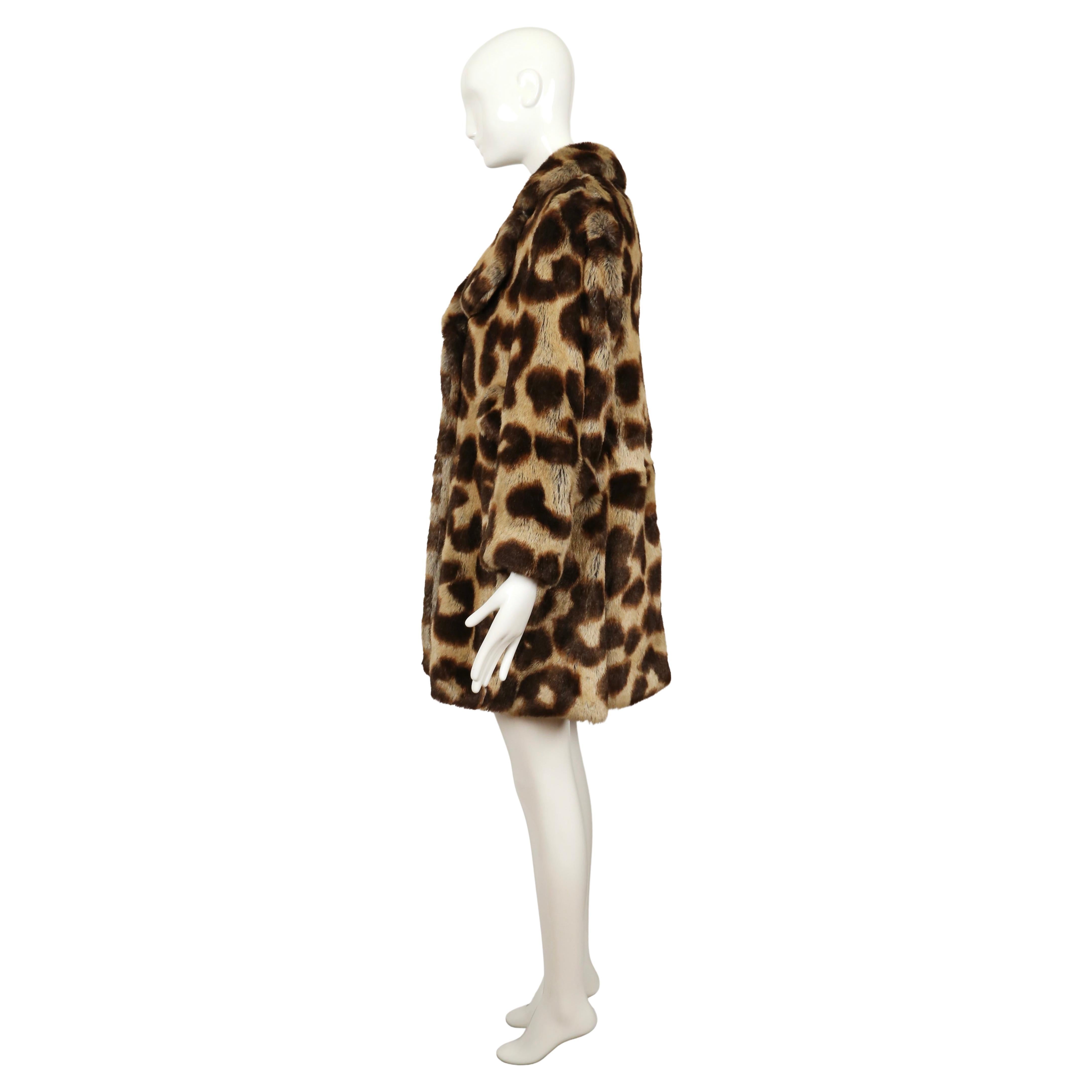 1992 Vivienne Westwood, cappotto in pelliccia di leopardo con bottoni trasparenti a forma di sfera in vendita 4
