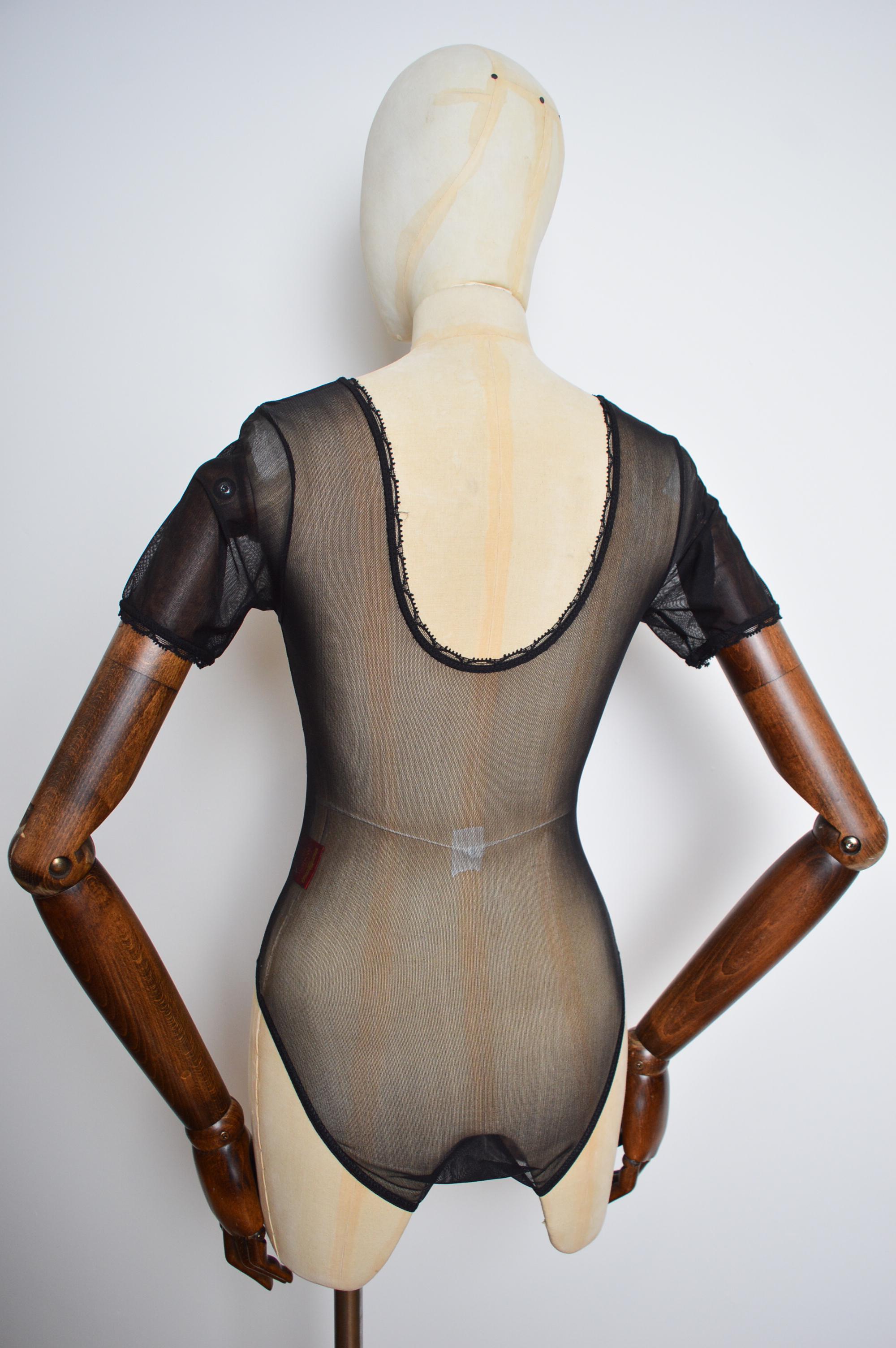 1992 Vivienne Westwood x Sock Shop Schwarzes Toile Bodysuit-Top aus durchsichtigem Mesh in Schwarz im Angebot 5