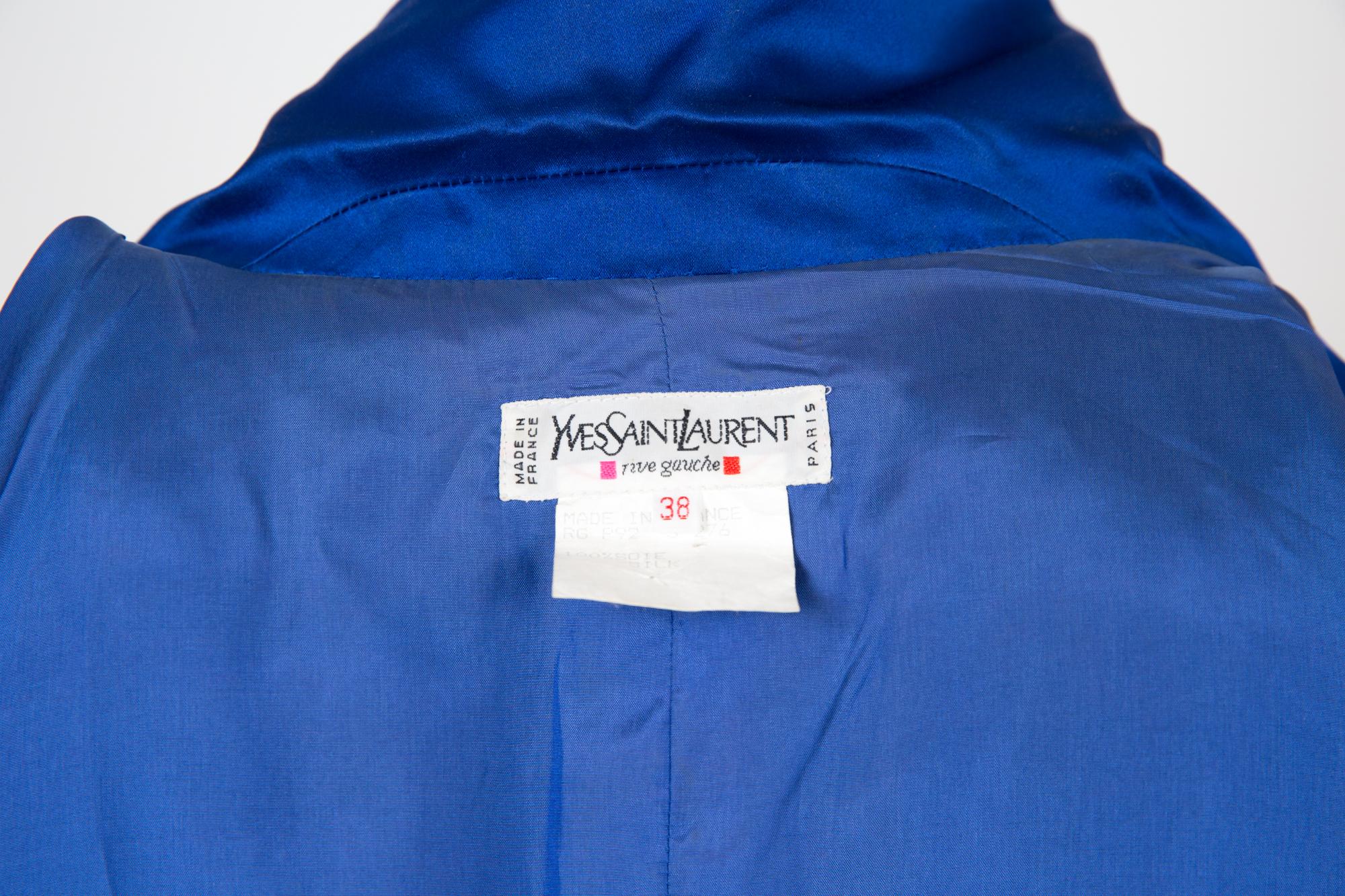 1992 YSL Yves Saint Laurent blue cobalt silk jacket featuring a long length, gold-tone buttons, large buttoned cuffs,  two large patched pockets.
Composition: 100% Silk 
Circa 1992
Label size 38fr/US6 /UK10
In good vintage condition. Made in