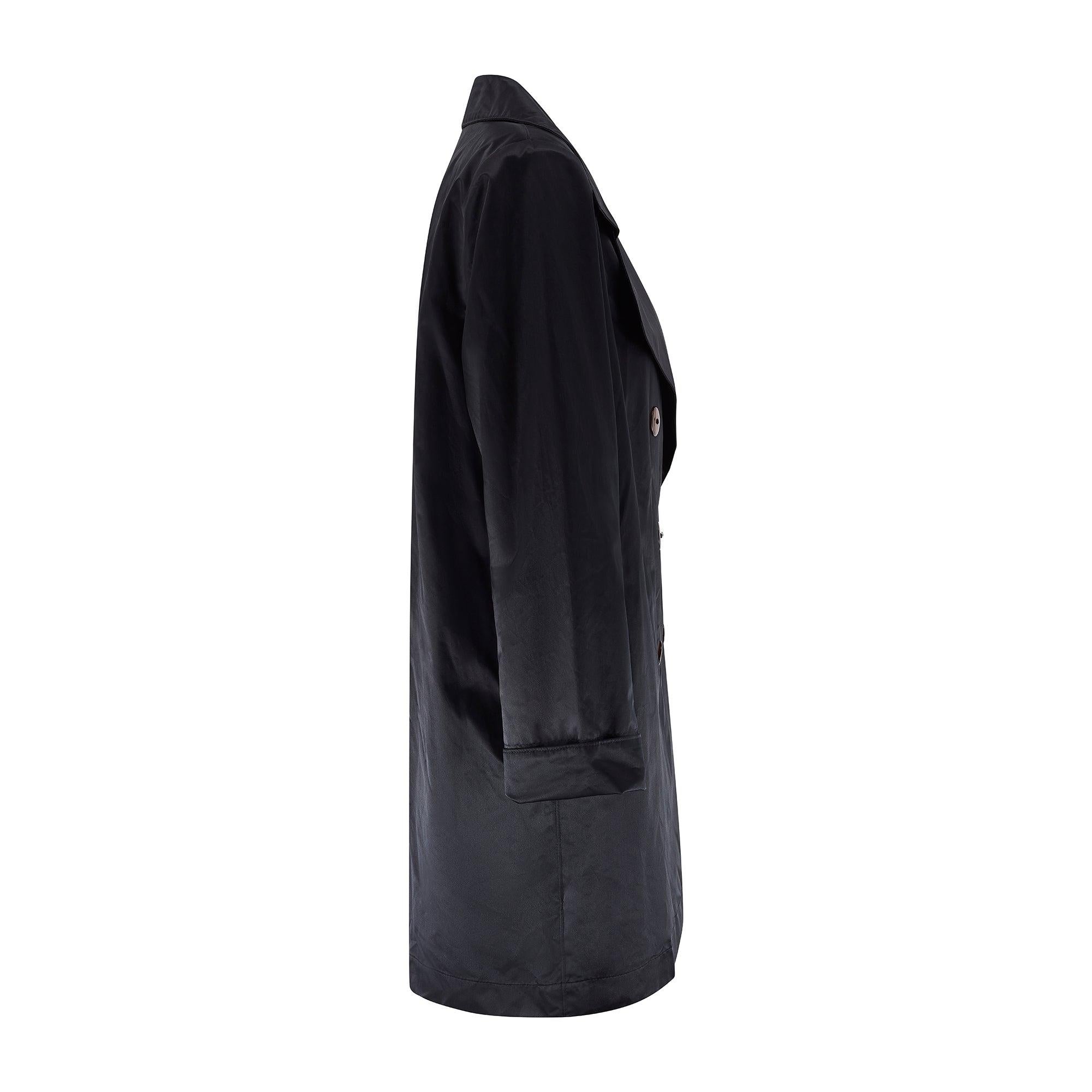 This oh-so-’90s mac was designed by French fashion house Yves Saint Laurent to sit alongside their spring 1992 collection. It was made for the brand’s Variation diffusion line; a youthful, slightly cheaper but still high quality range that the brand