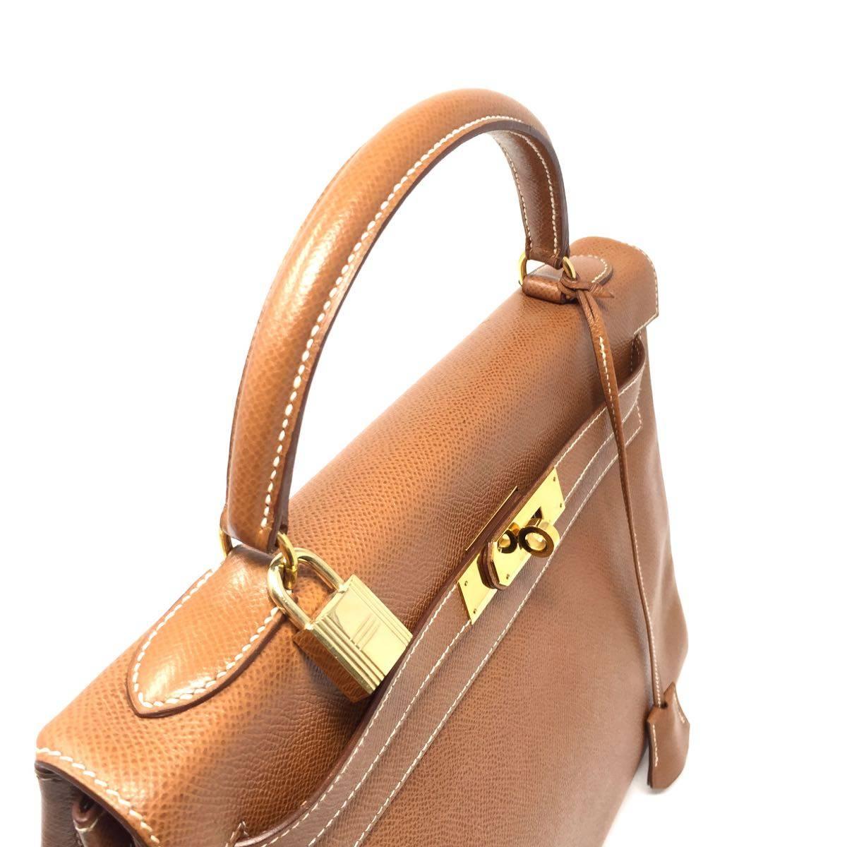 1992, HERMES Vintage  Sac Kelly 32 bag in Courchevel Gold Leather.  In Good Condition In Milan, IT