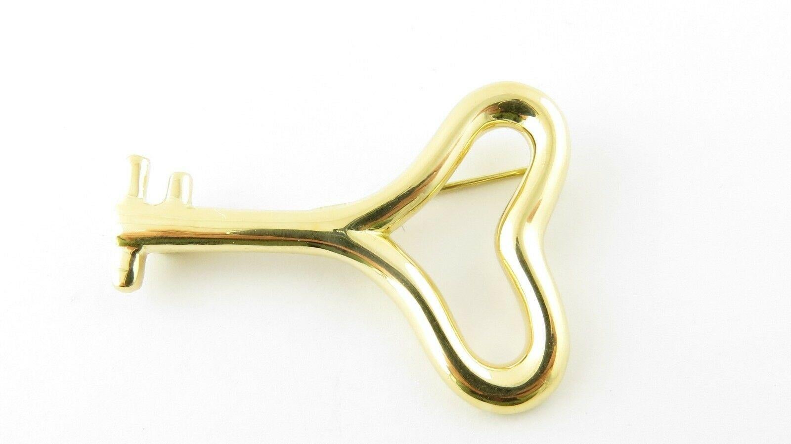 1993 Angela Cummings 18 Karat Yellow Gold Heart Key Pin Brooch In Good Condition For Sale In Washington Depot, CT