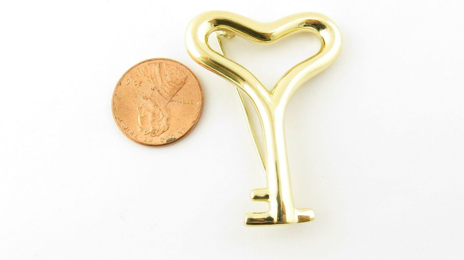 1993 Angela Cummings 18 Karat Yellow Gold Heart Key Pin Brooch For Sale 4