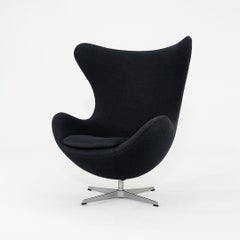 1993 Arne Jacobsen for Fritz Hansen Egg Chair and Ottoman Noir Fabriqué au Danemark