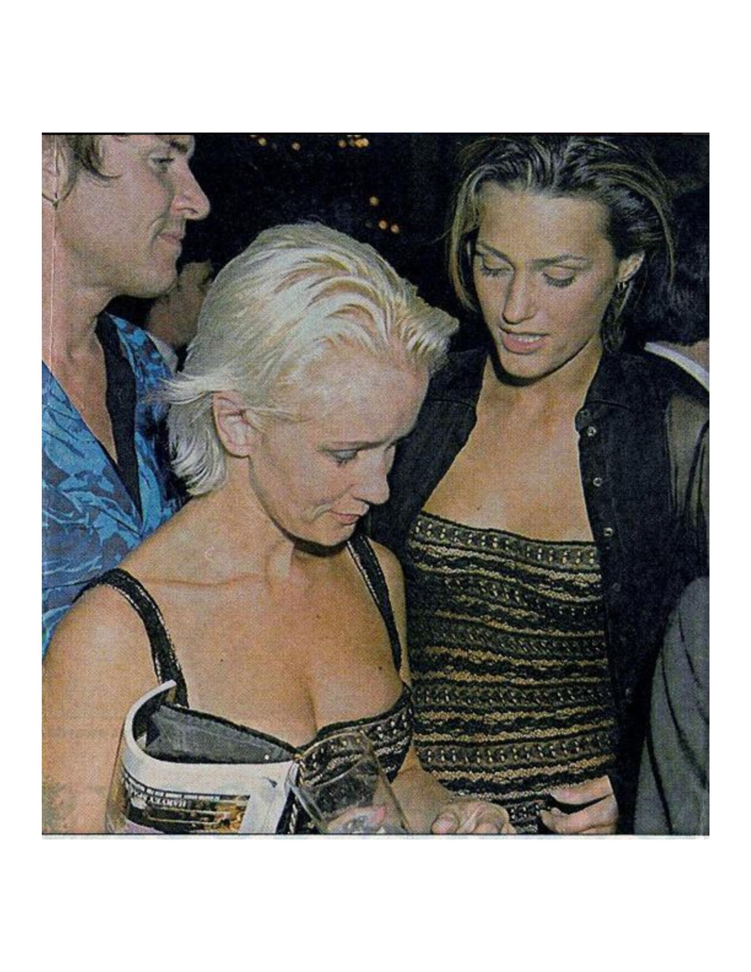 1993 AZZEDINE ALAIA robe en dentelle noire avec bustier moulé en vente 13