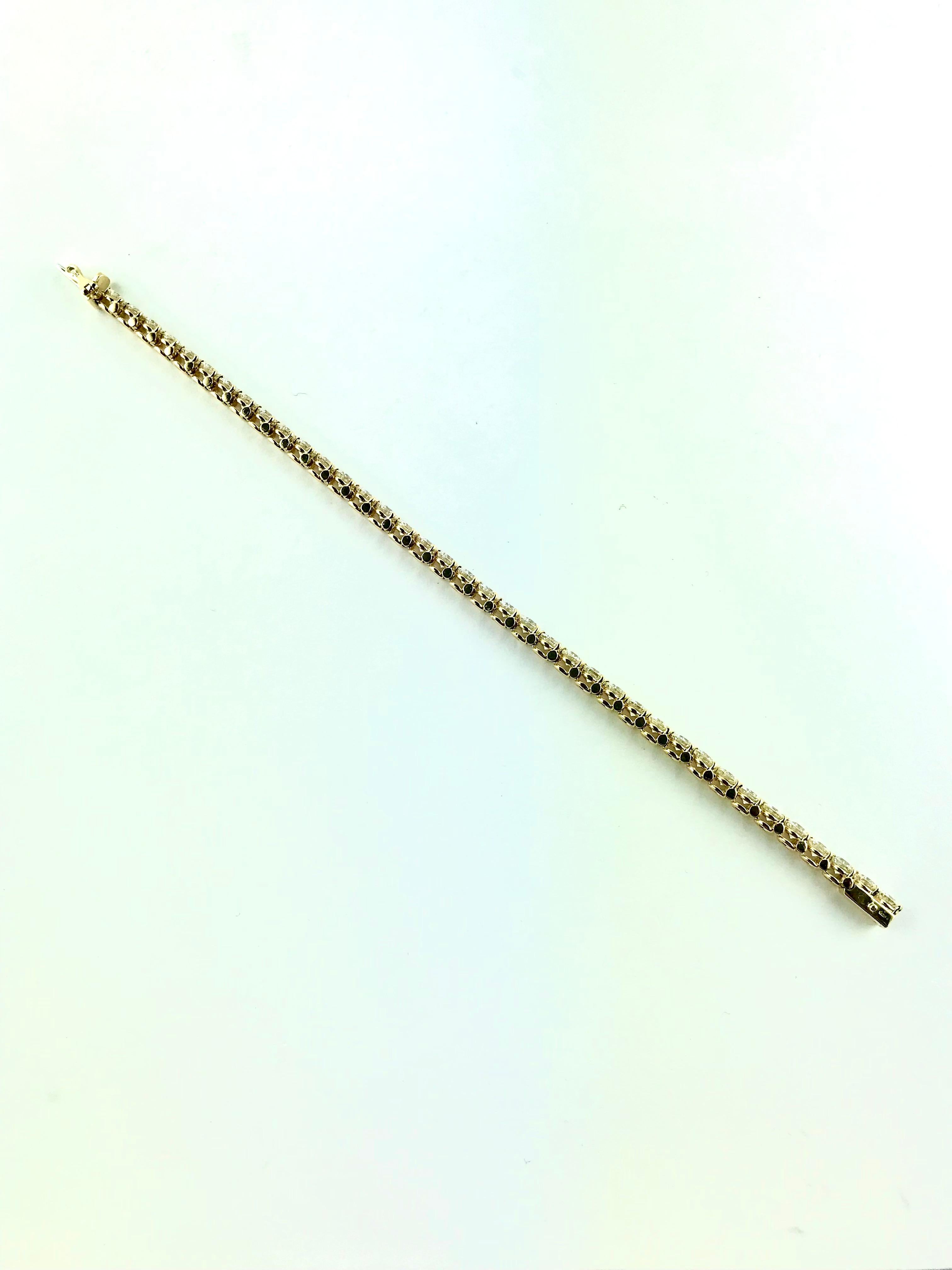 Round Cut 1993 Cartier Yellow Gold and Diamond Tennis Bracelet For Sale
