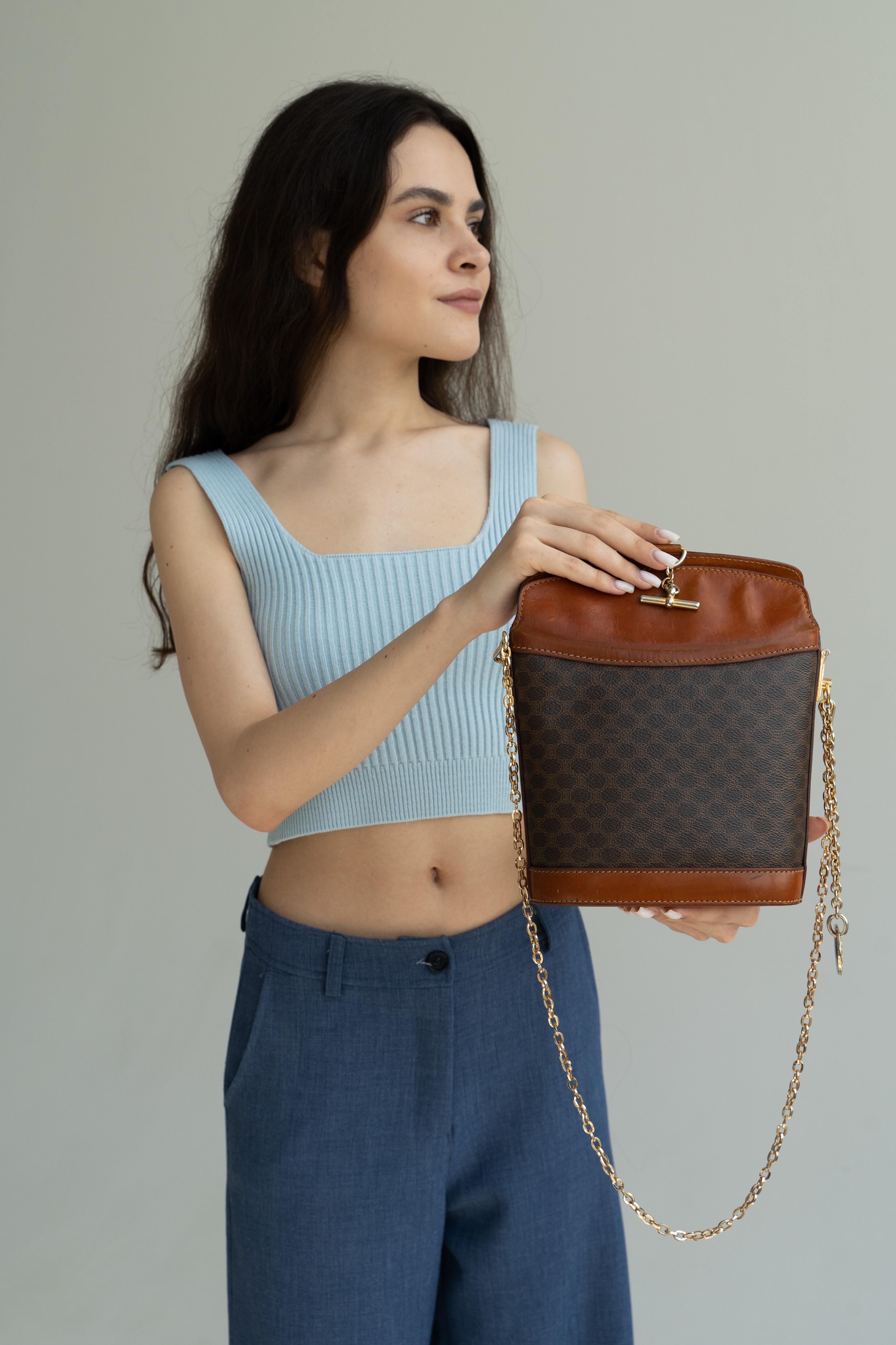 1993 CELINE Macadam Toggle clasp chain Brown Bucket bag Umhängetasche / Vintage im Angebot 1