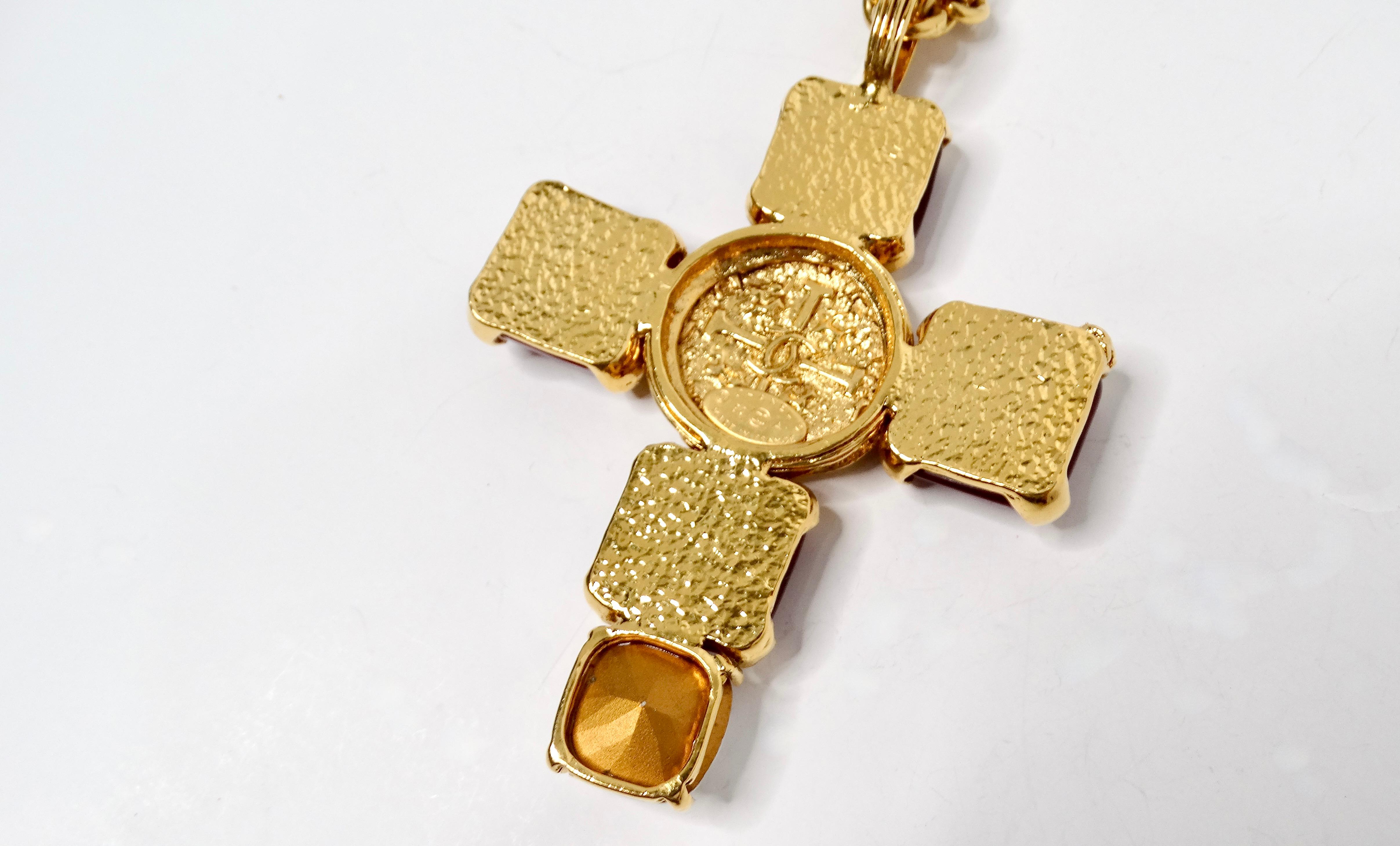 1993 Chanel Red Gripoix Collana con ciondolo a catena A Link in tonalità oro in vendita 1