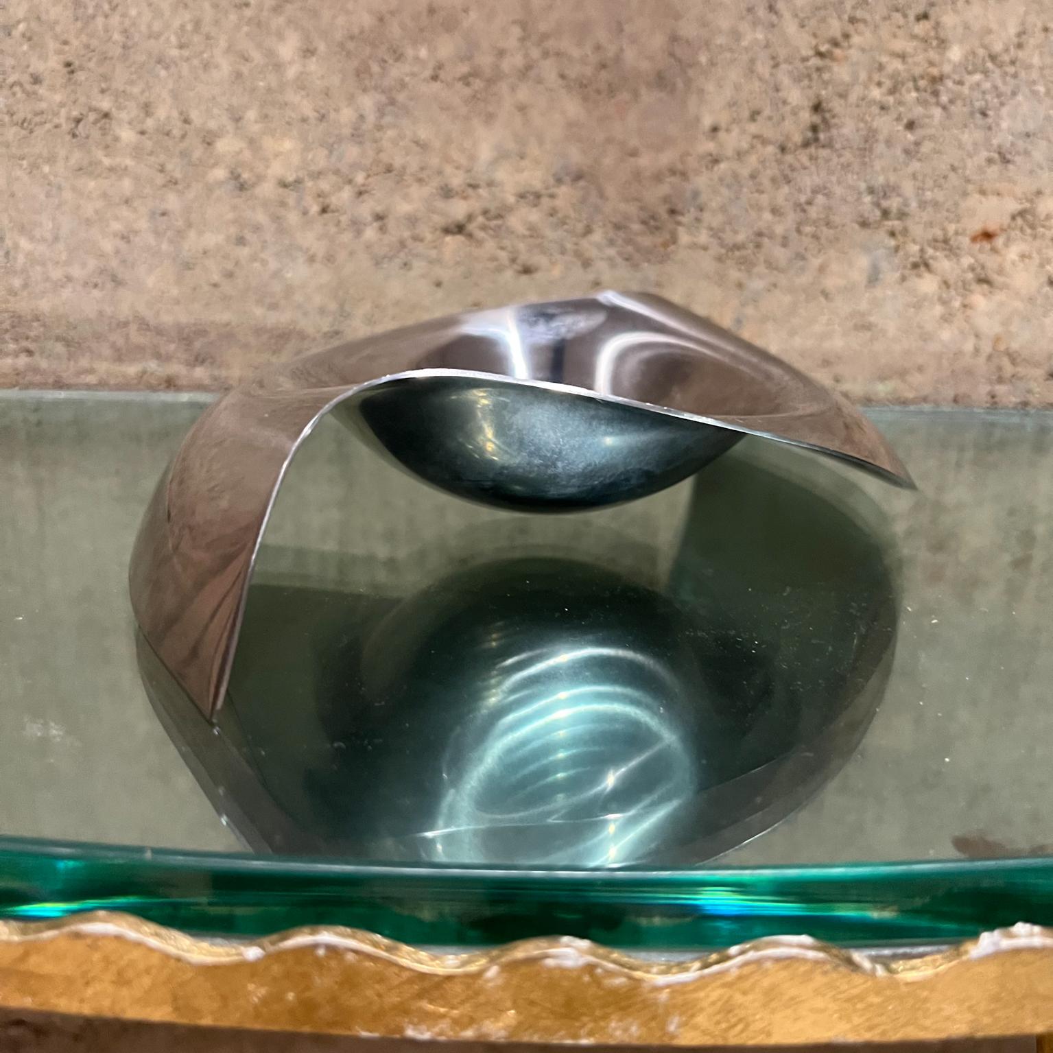 1993 Georg Jensen Denmark Sculptural Stainless Please Pass Me Dish In Good Condition For Sale In Chula Vista, CA