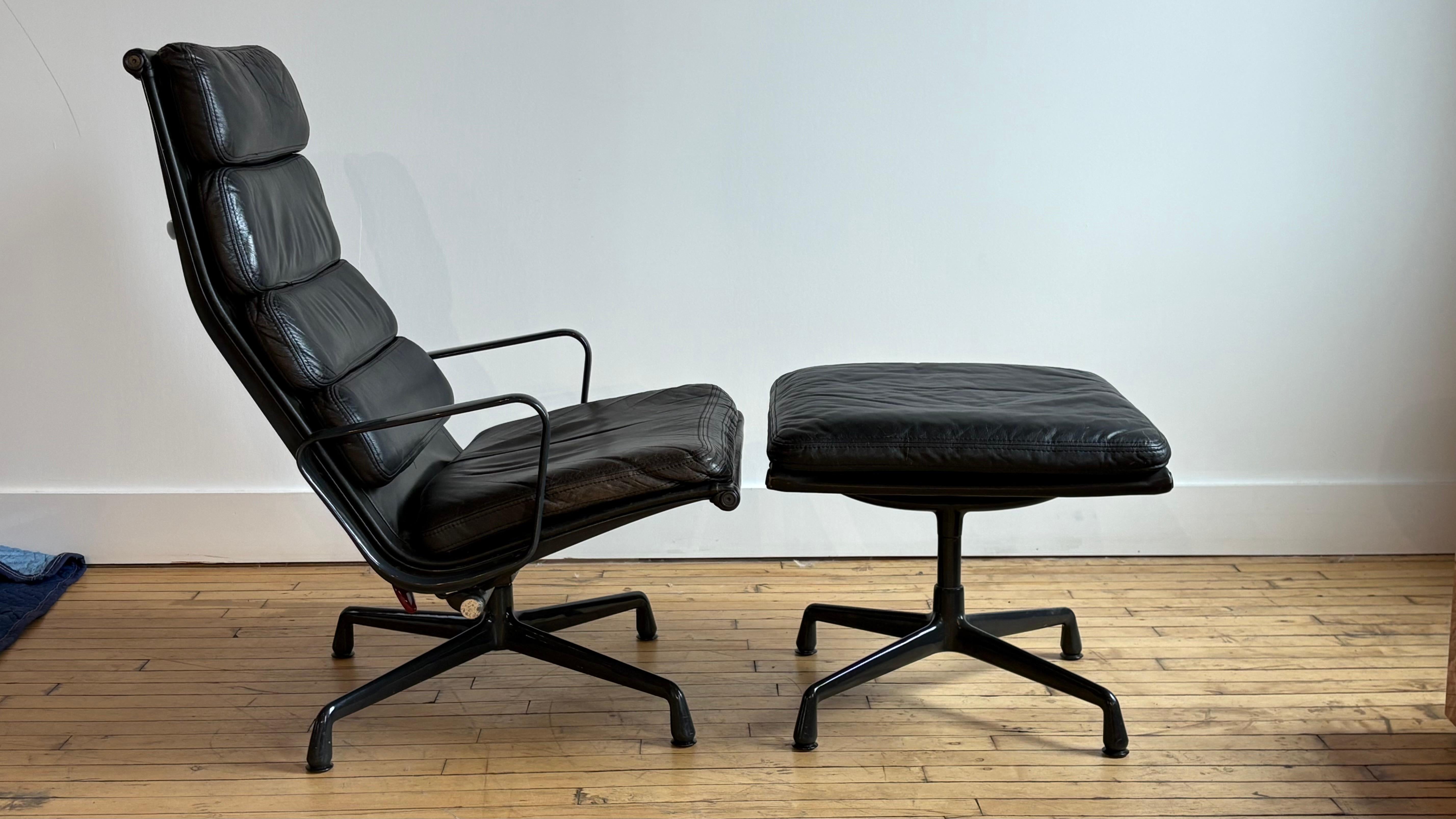 Mid-Century moderno 1993 Sedia da salotto Herman Miller Eames Soft Pad in vendita