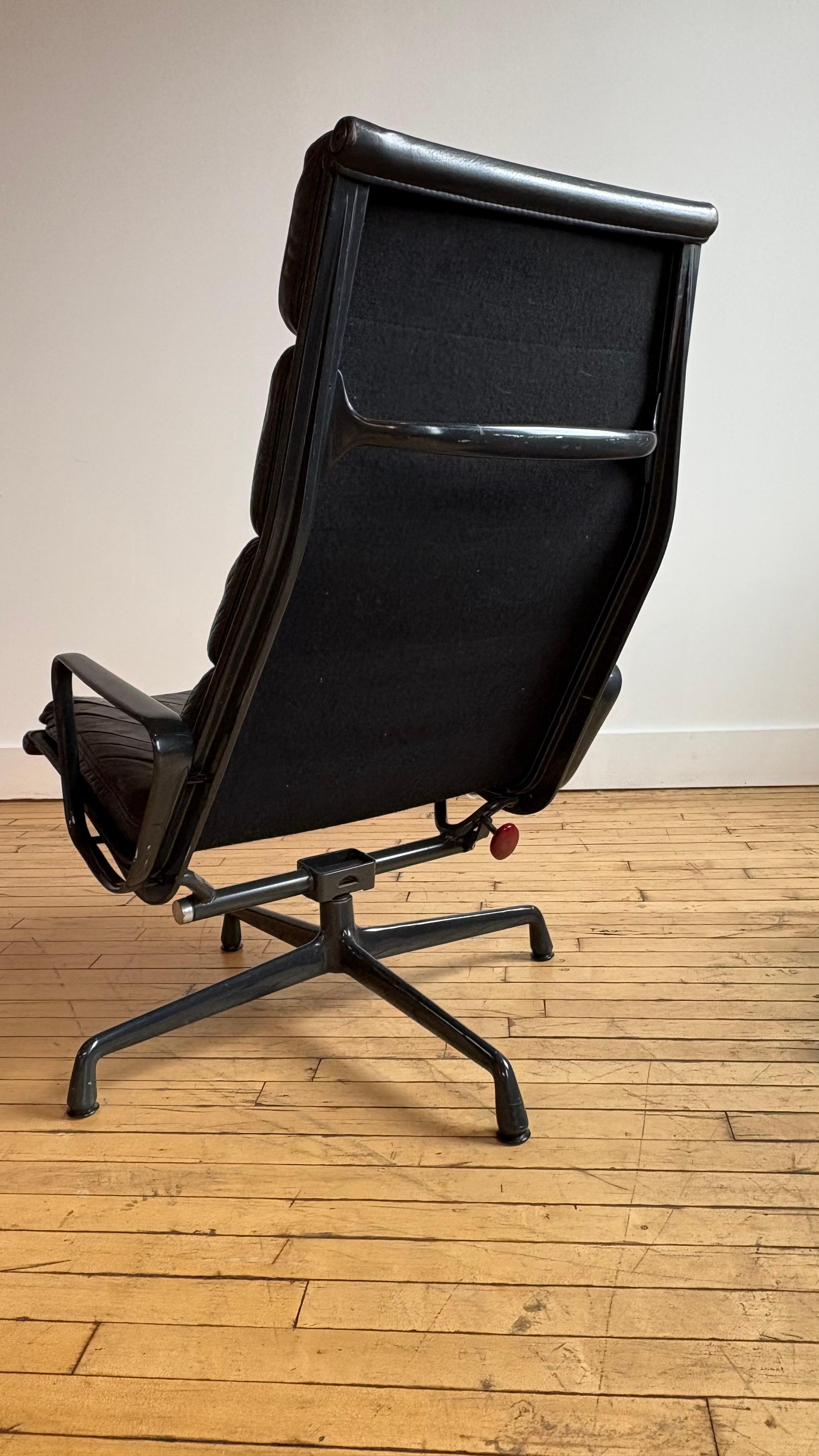 1993 Sedia da salotto Herman Miller Eames Soft Pad In condizioni buone in vendita a Philadelphia, PA