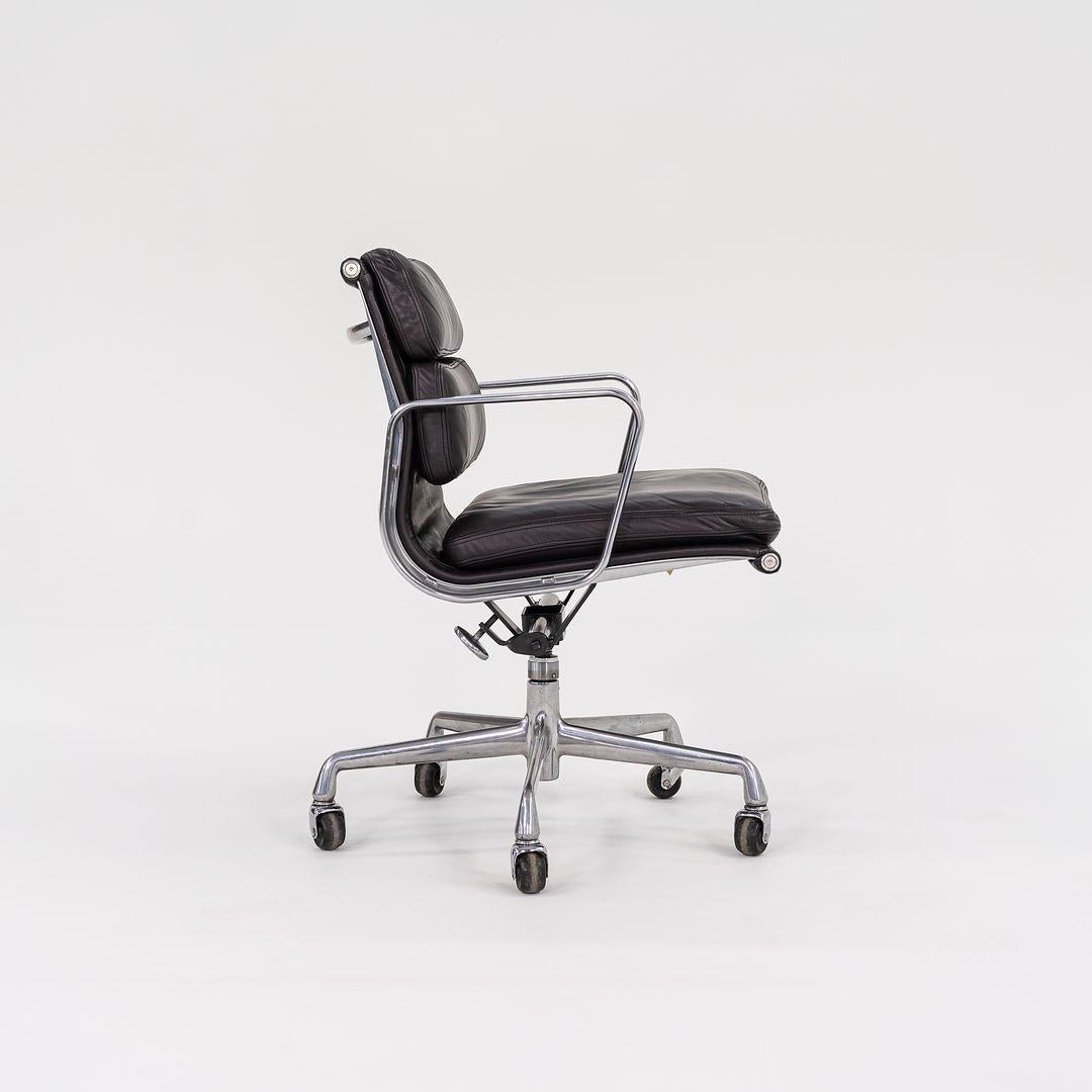 Américain 1993 Chaises de bureau Eames Soft Pad Management de Herman Miller en cuir Brown
