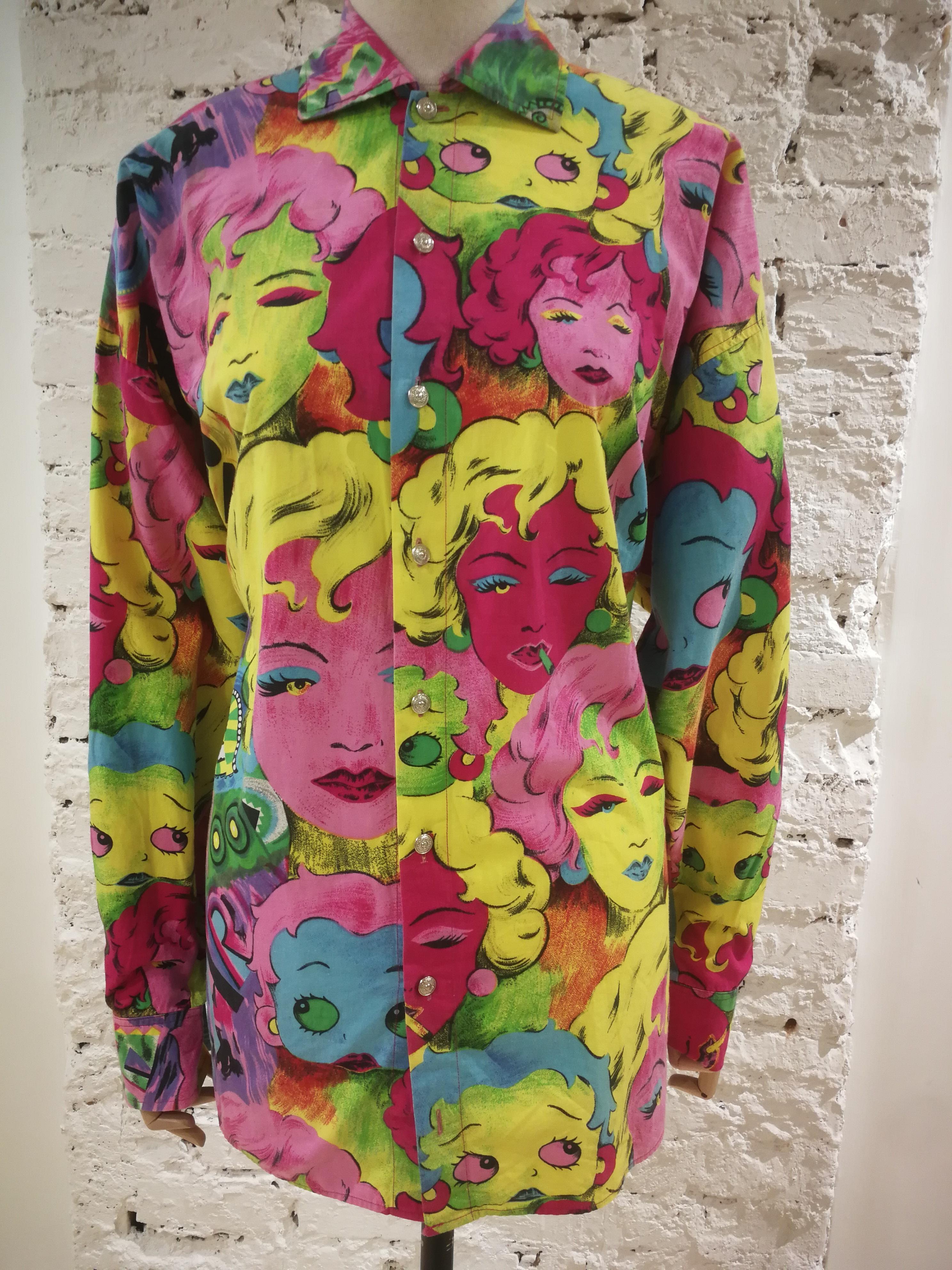 1993 Versace Marilyn Monroe Betty Boop Shirt
Rare and iconic shirt from Versace
totally made in italy in siz eM 
Composition: Cotton