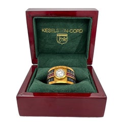 1993 Kieselstein-Cord Anillo con banda de rubí, zafiro y diamante brillante redondo de 1,25 quilates