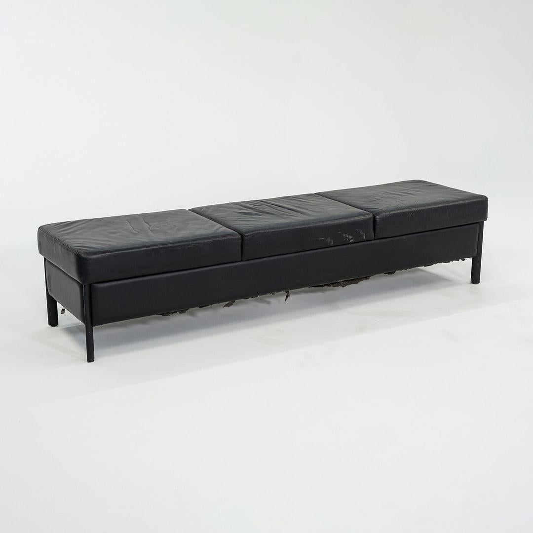 Banco de tres plazas de cuero 1993 by Metropolitan Furniture en cuero negro en venta 3