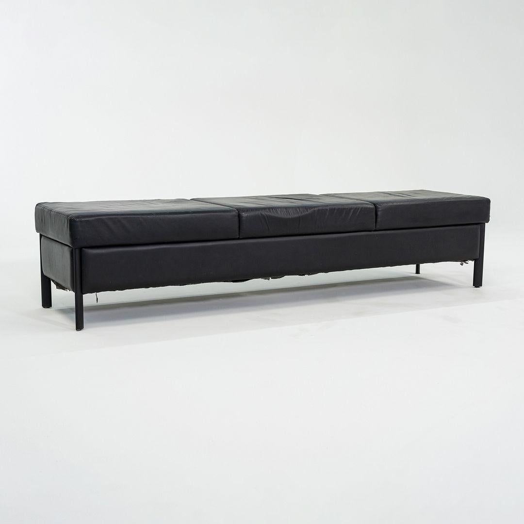Banco de tres plazas de cuero 1993 by Metropolitan Furniture en cuero negro Moderno en venta