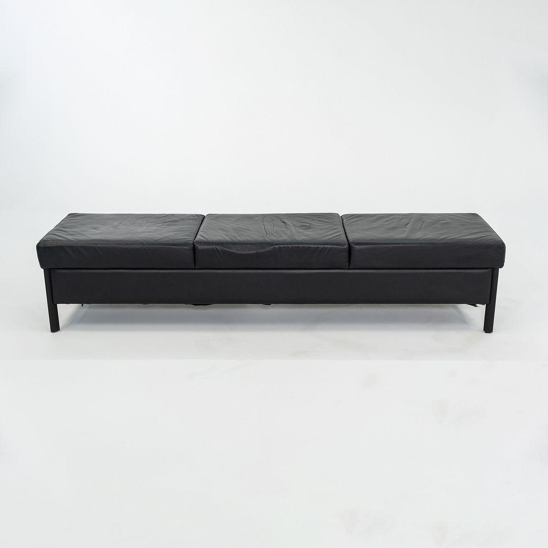 Banco de tres plazas de cuero 1993 by Metropolitan Furniture en cuero negro Estadounidense en venta