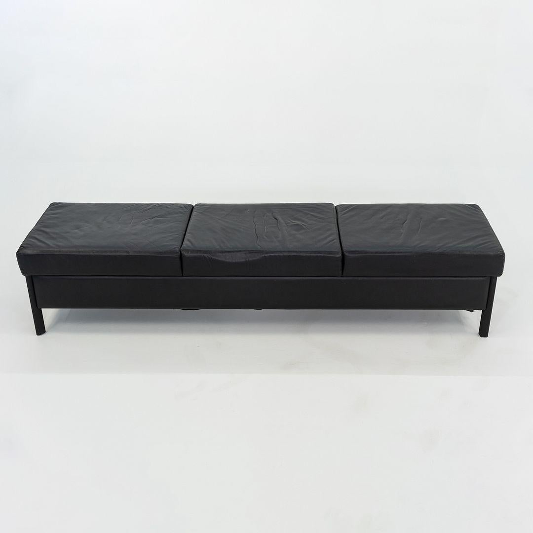 Banco de tres plazas de cuero 1993 by Metropolitan Furniture en cuero negro Metal en venta