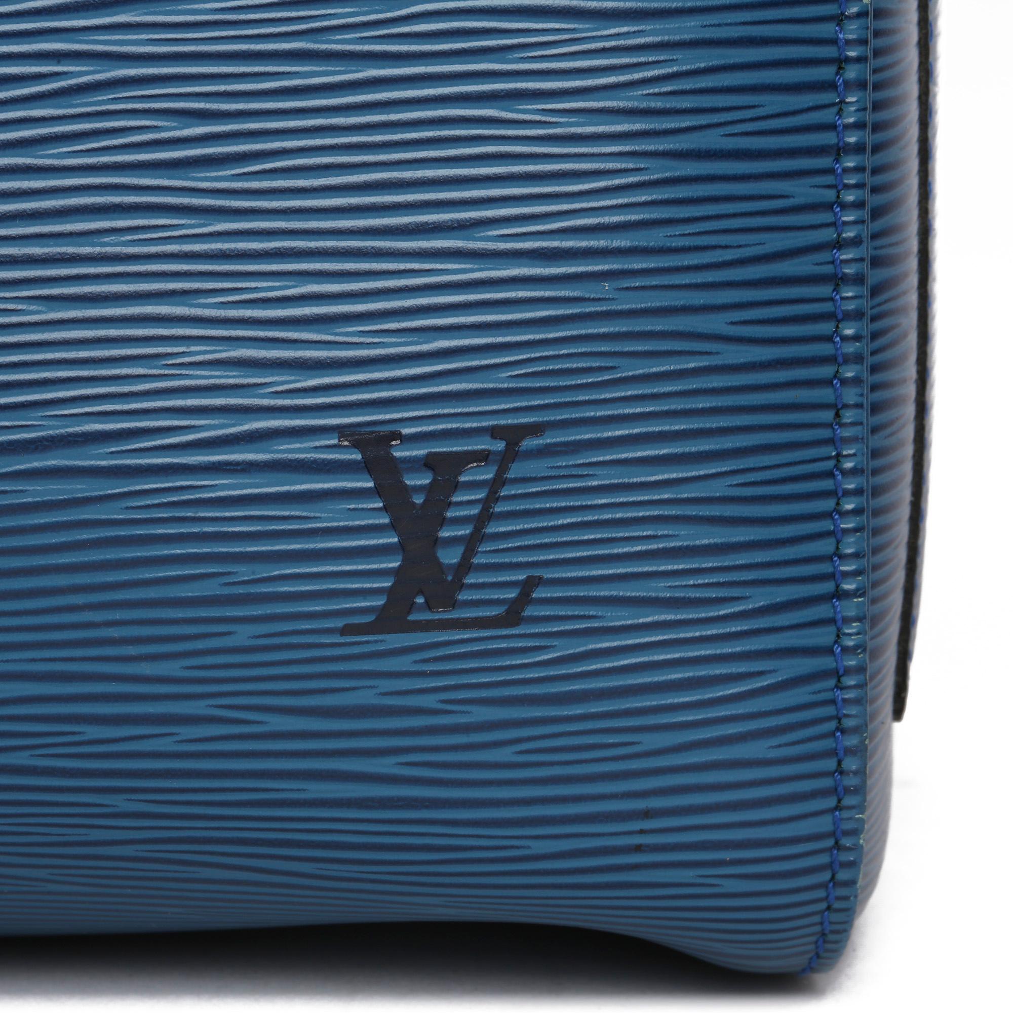 1993 Louis Vuitton Blue Epi Leather Vintage Keepall 55 3