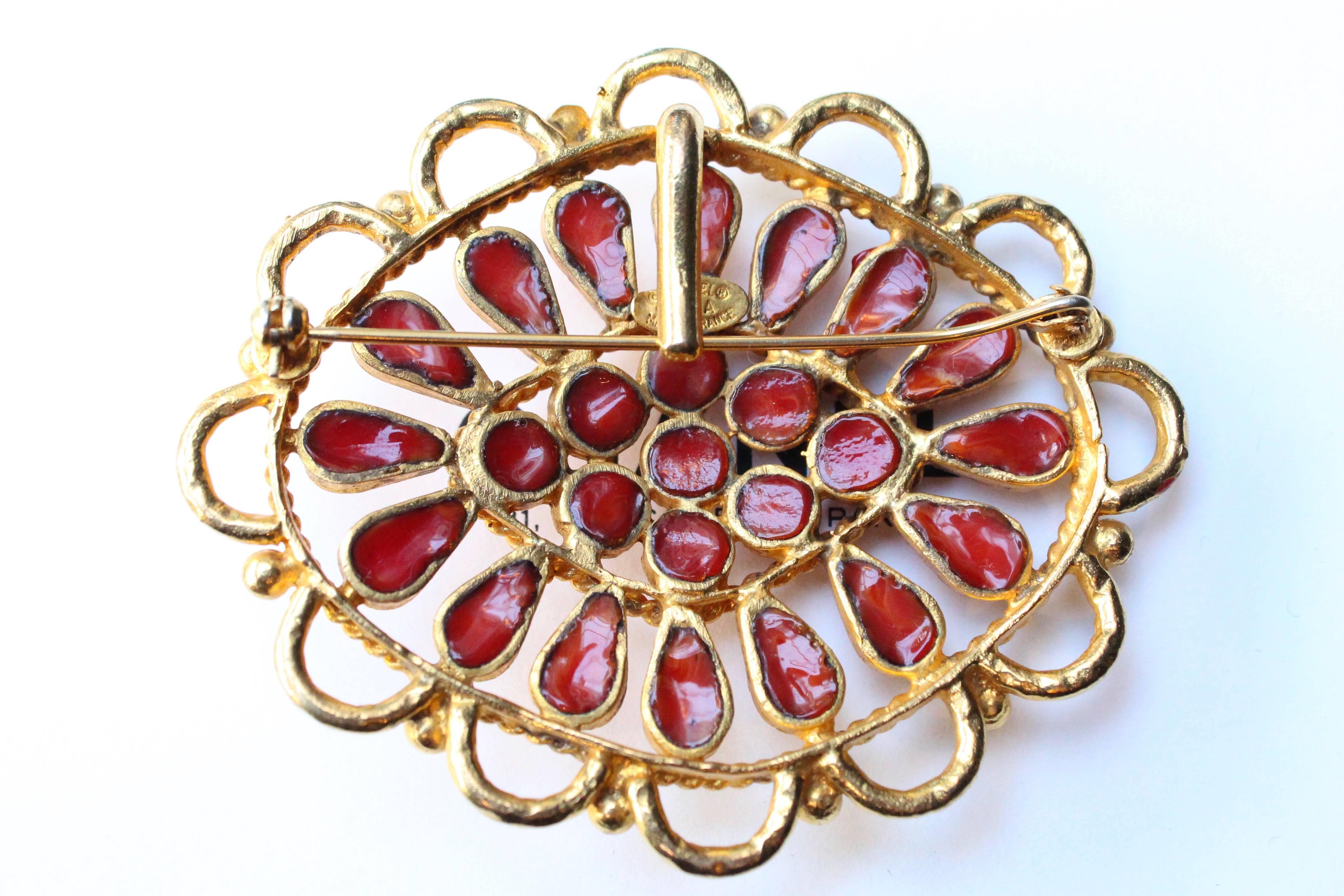 Women's 1993 Rare Gripoix pour Chanel gilded metal brooch with ruby red cabochons For Sale