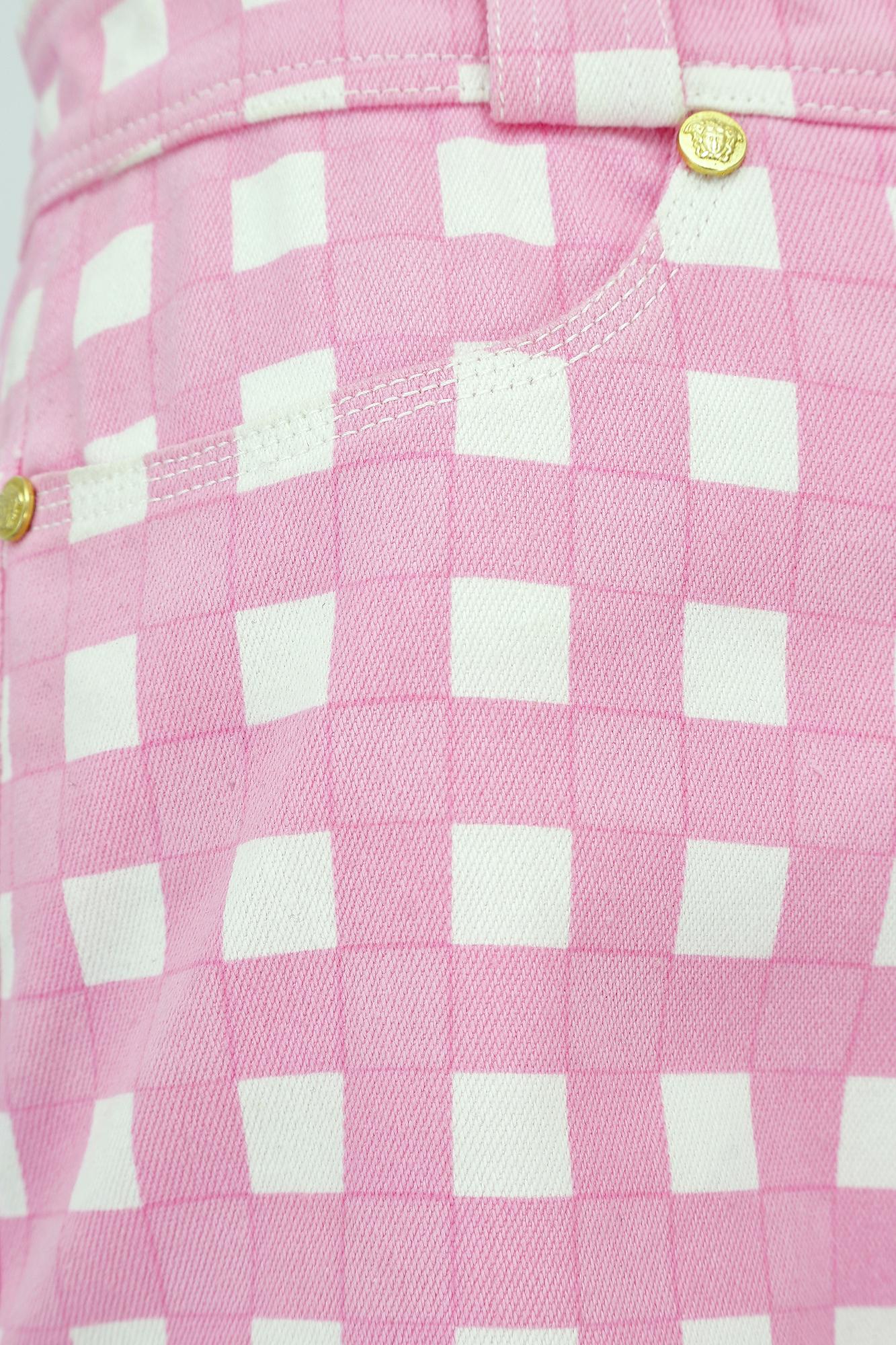 Women's 1993 Runway Gianni Versace Pink and White Gingham Shorts For Sale