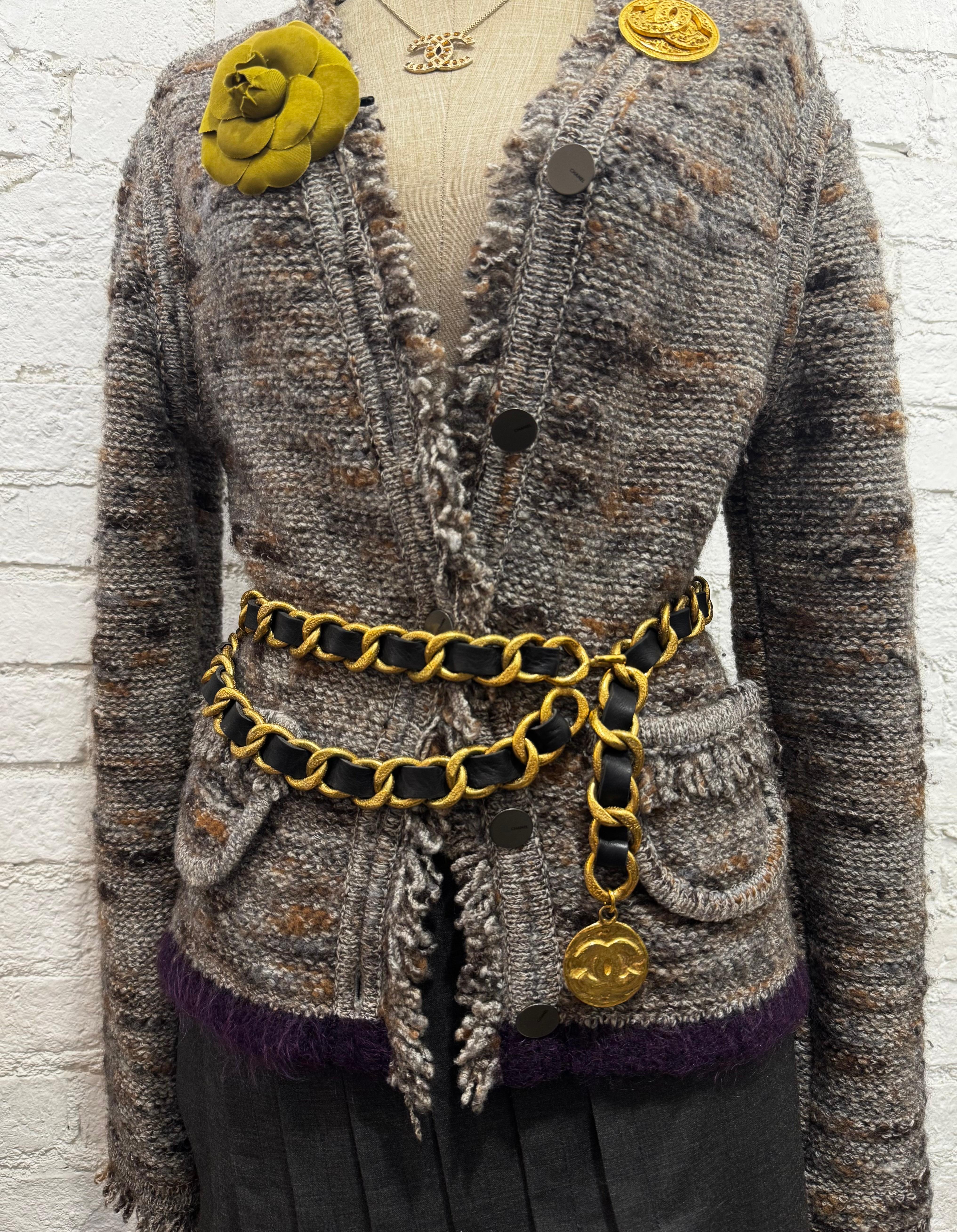 1993 Runway Vintage CHANEL Ceinture en cuir avec chaîne massive Noir Or Excellent état - En vente à Bangkok, TH