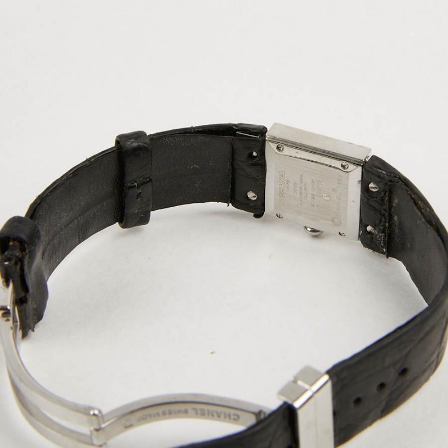 1993 square Chanel watch For Sale 6