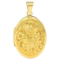 1993 Victorian Revival British 18K Yellow Gold Vintage Floral Locket Pendant