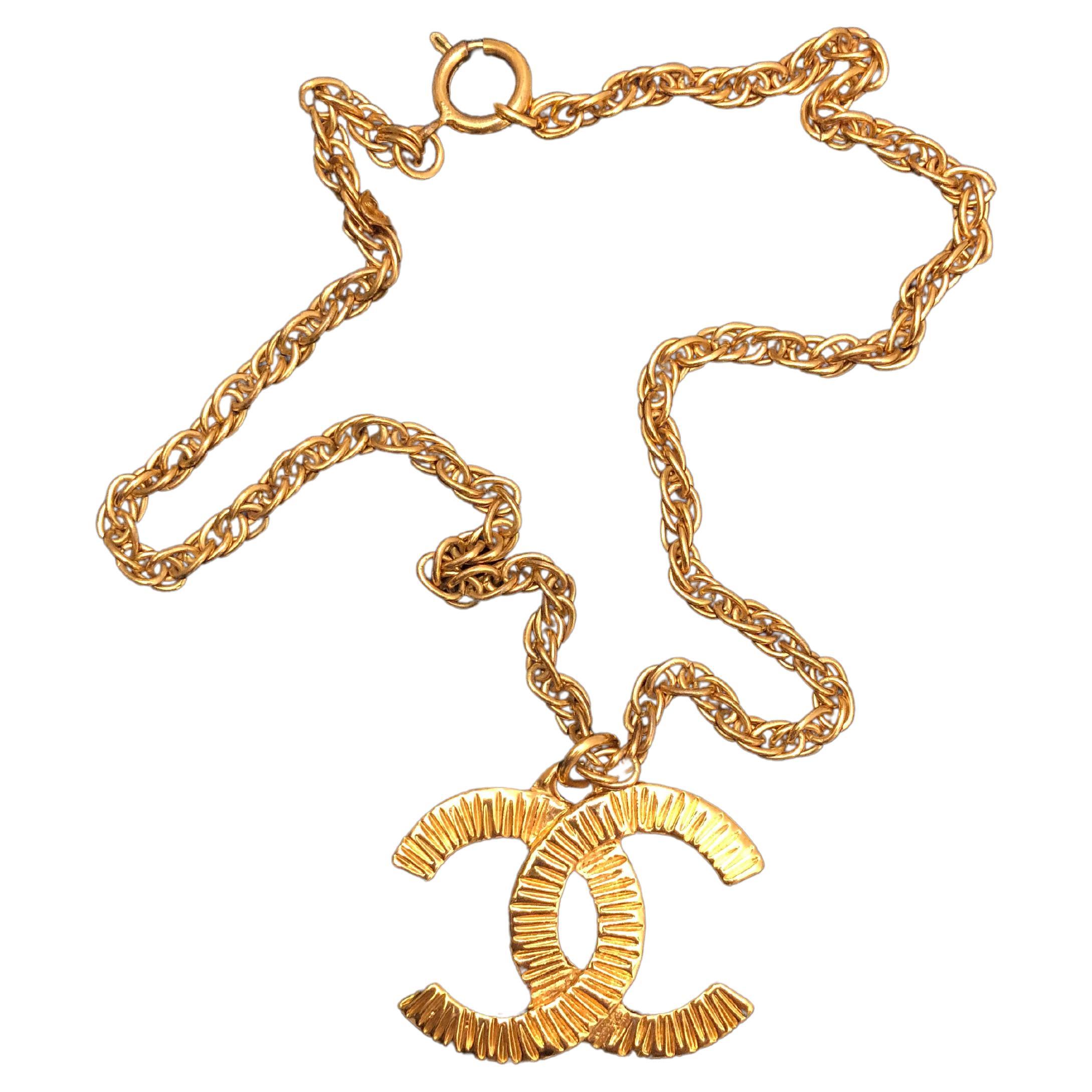 1993 Vintage CHANEL Gold Toned CC Charm Short Chain Necklace For Sale