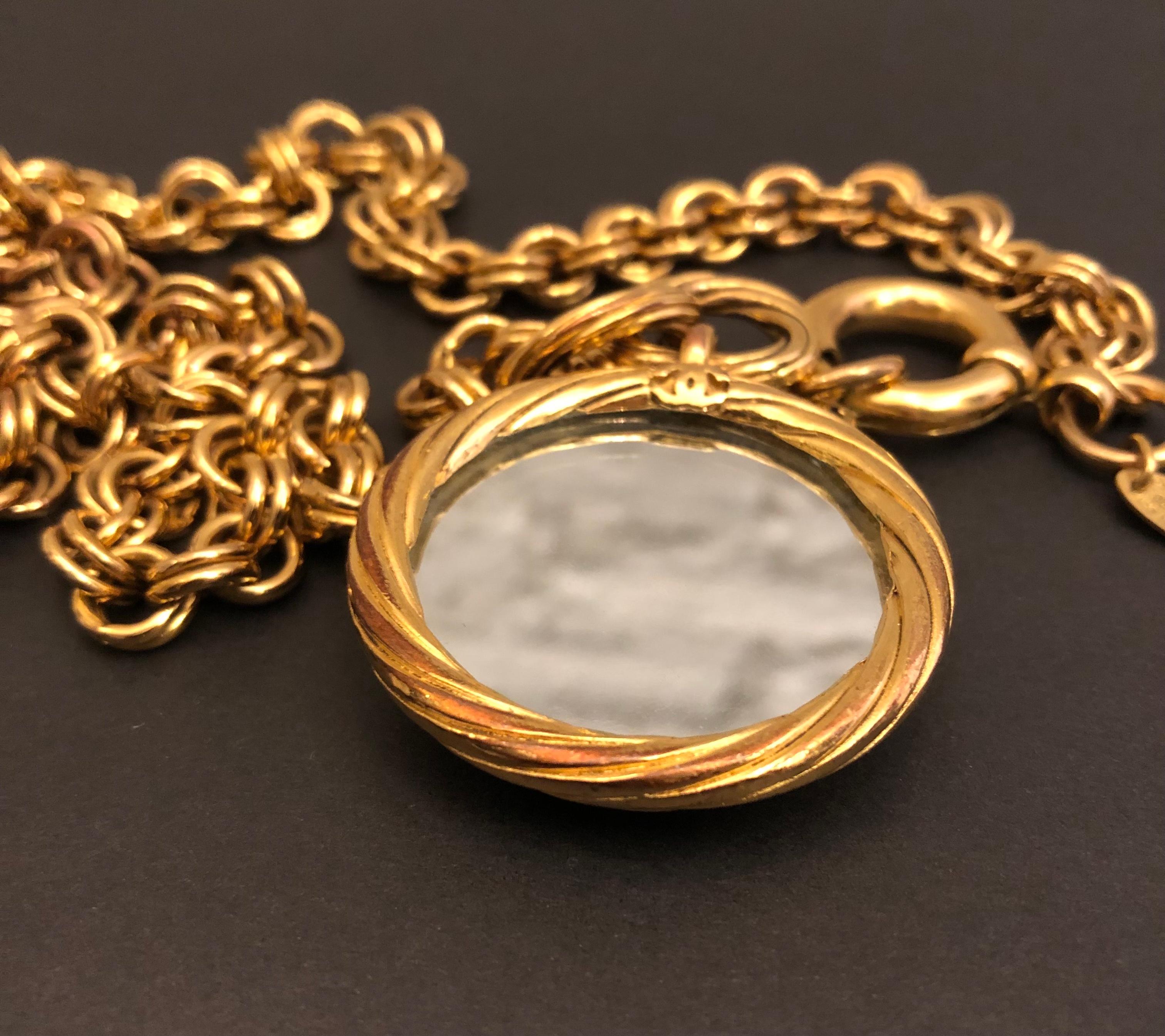 1993 Vintage CHANEL Gold Toned Chain Mirror Necklace For Sale 8