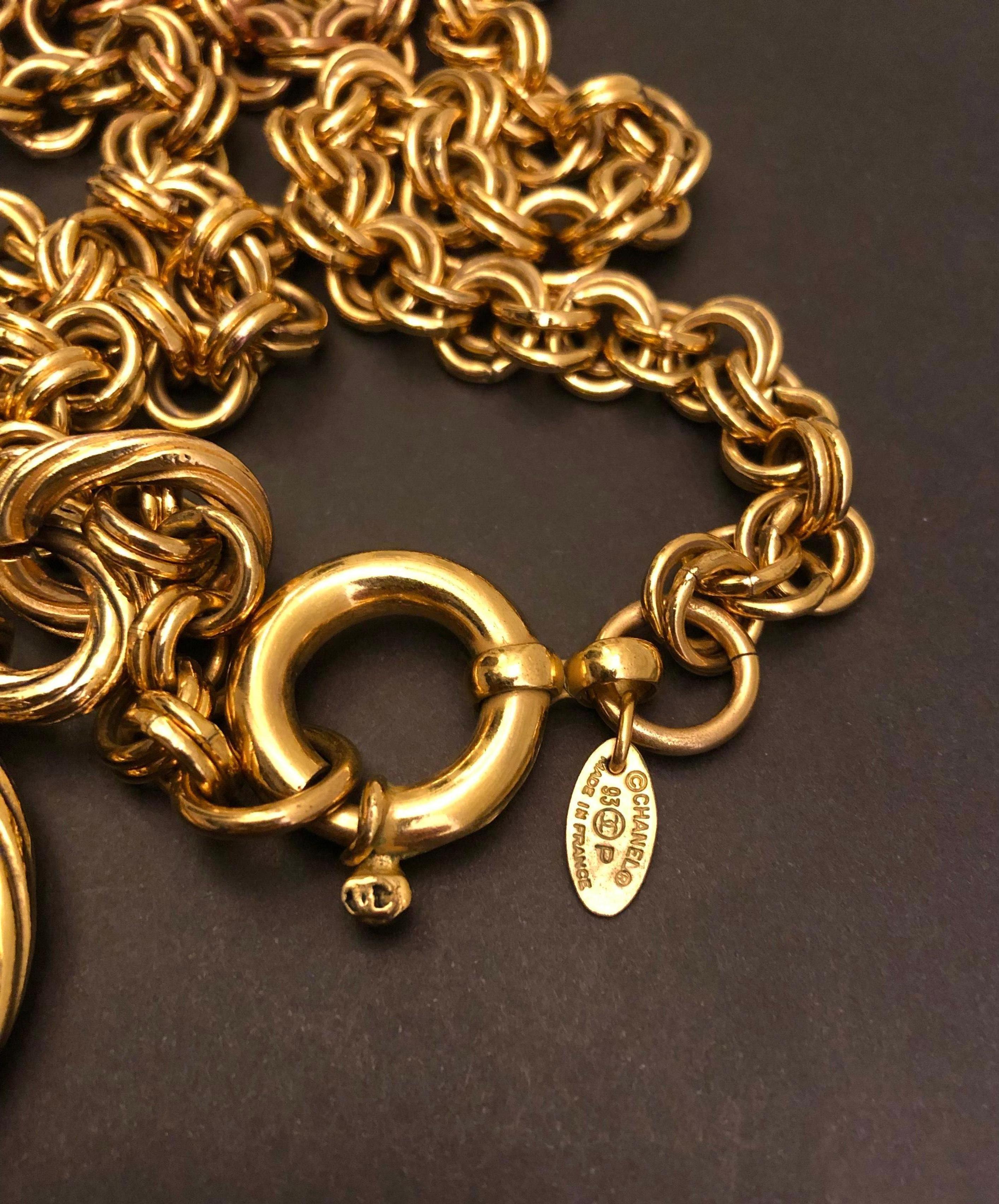 1993 Vintage CHANEL Gold Toned Chain Mirror Necklace For Sale 3