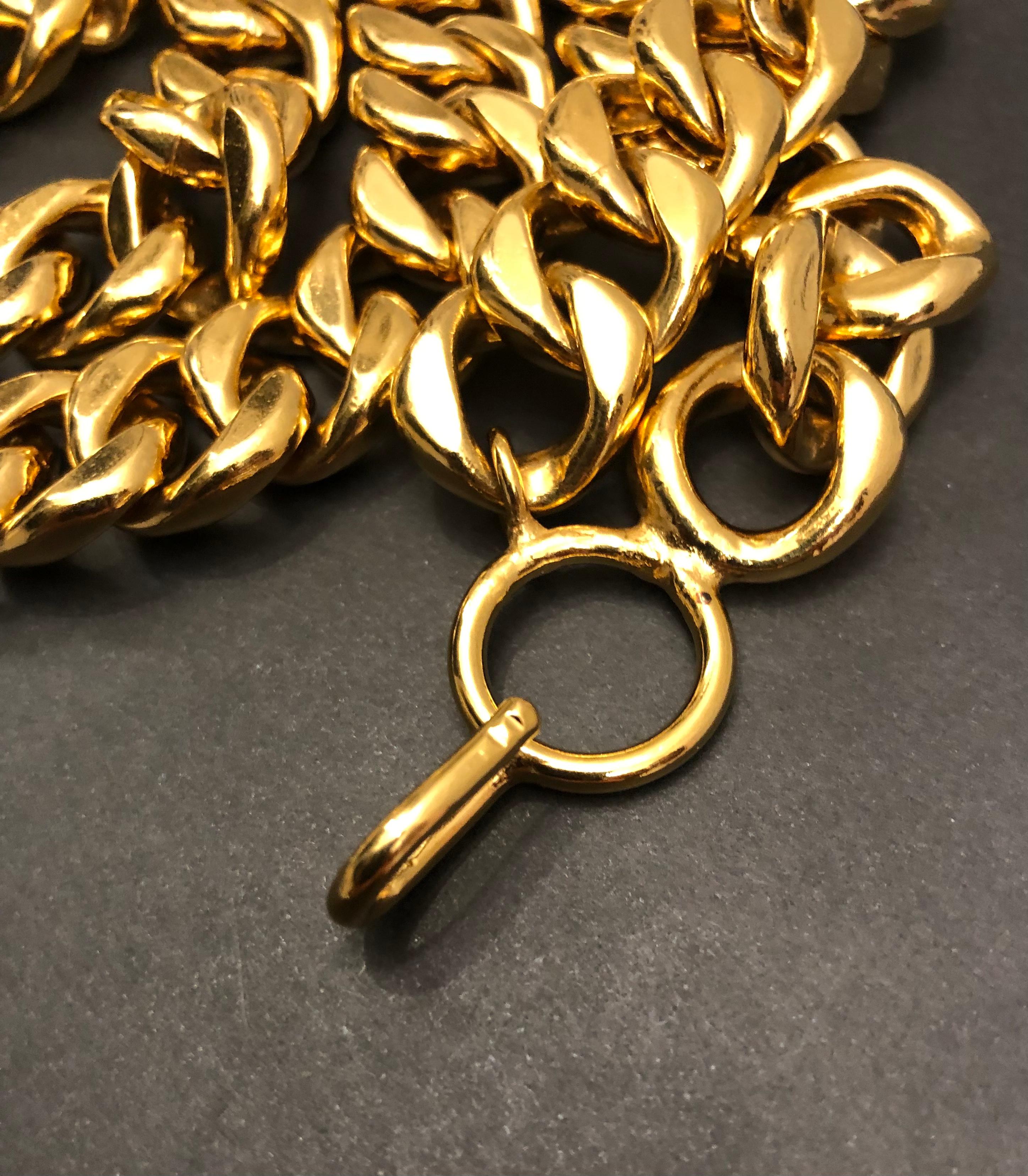Women's 1993 Vintage CHANEL Gold Toned Clover CC Chain Belt For Sale